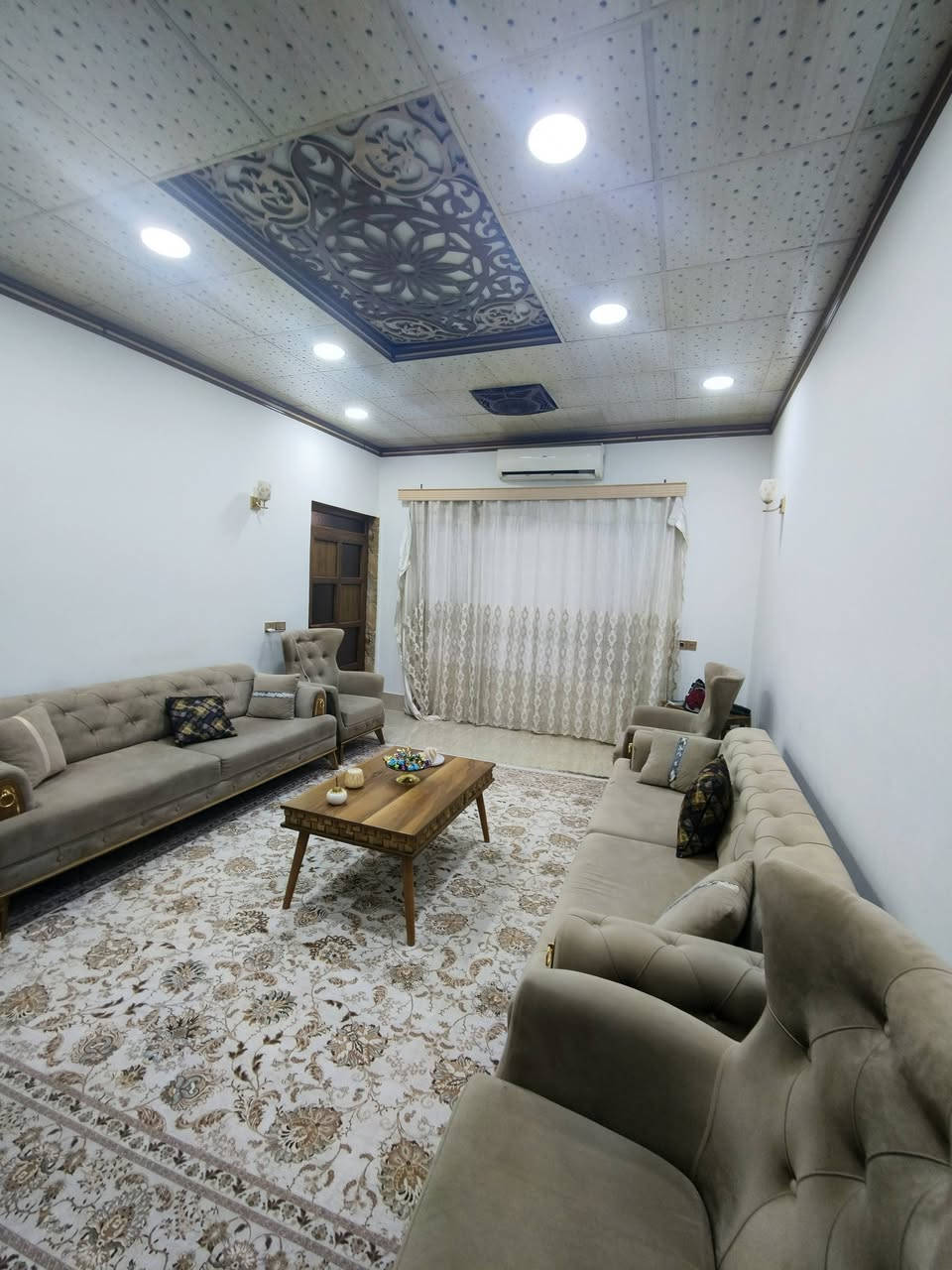 دار للبیع
مساحە 240 مەتر 
طابقين 
كركوك حي الوحده قرب صيدلية الهيبة 
للاستفسار ***********
