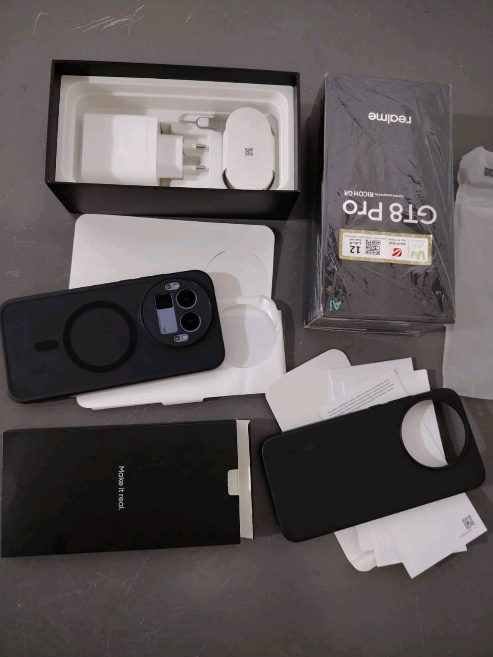 فلاكشب ريلمي gt 8 pro  بضمان سنة من شركة الوطني ذاكرة 512 مع كافة ملحقاته ولاصق وكفر اضافي استخدام 3 اشهر فقط مراوس اوبيع السعر مليون و150 الف مجال كلش بسيط مكاني بغداد اي استفسار عالرقم ***********
