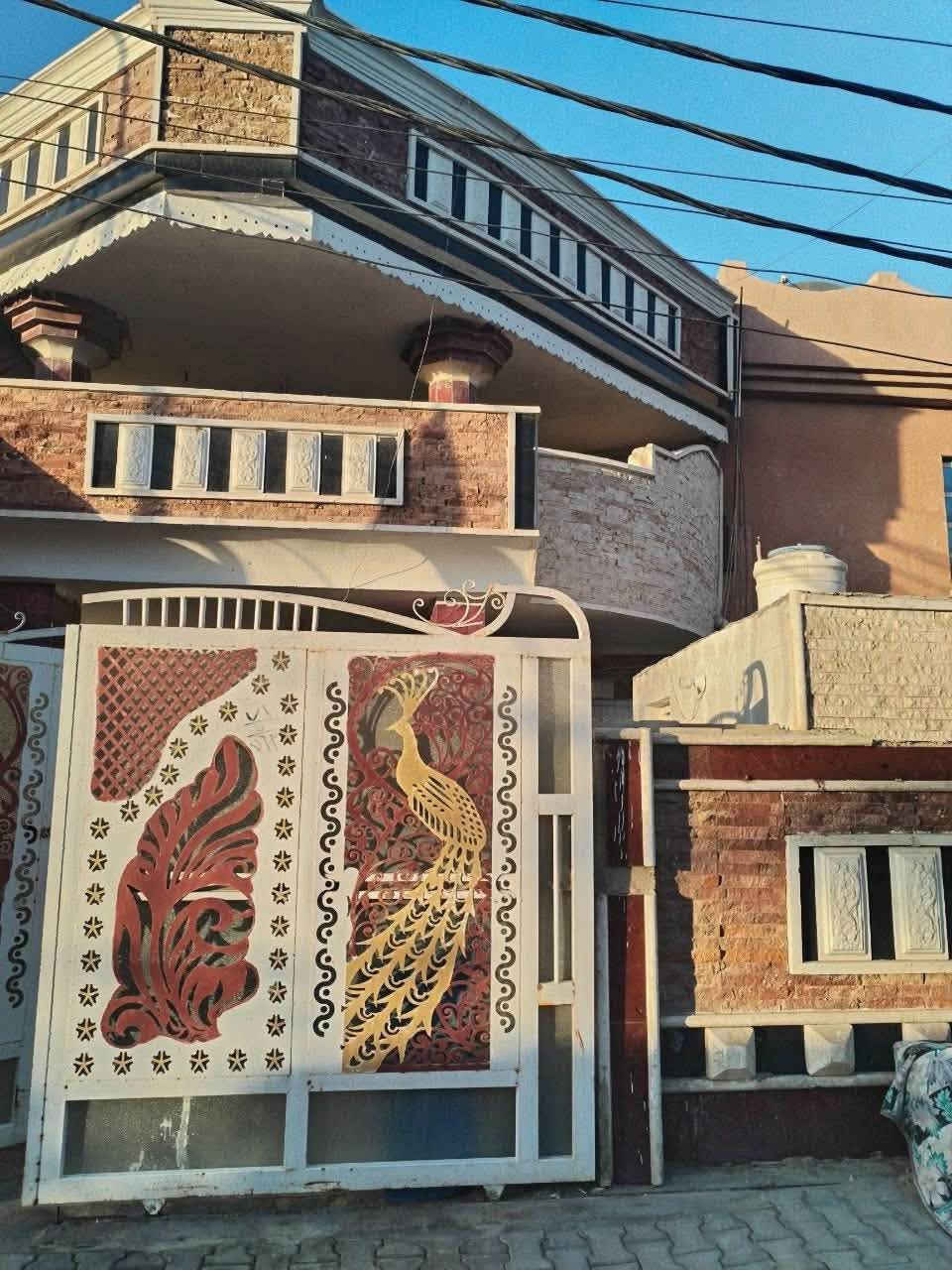 🏡 بيت للبيع – حي الموظفين / المسيب
📄 طابو صرف
📐 المساحة: 300 م²
🏠 البيت يتكون من طابقين
✨ المحتويات:
 •5 غرف
 •2 مطبخ
 •استقبال
 •هول
 •مجمع صحيات
📌حديقة
  
💰 السعر على الخاص
📞 للتواصل: ***********
🏢 مكتب عقار أهالي المسيب
حي المعلمين الثالثة – قرب جامع محمد الجواد
