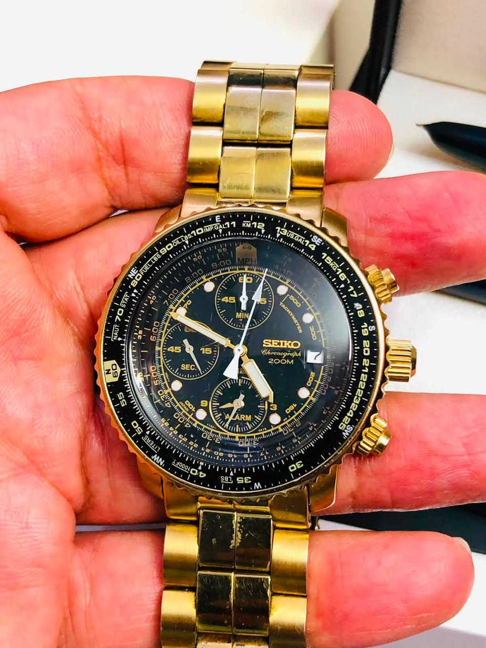 ساعة سيكو ( SEIKO) فلايت بايلوت  
ياباني اصلي كونكراف 
طلاء ذهب 
مقاوم للماء عمق 200 متر 
القطر ٤١ 
للاتصال ***********
