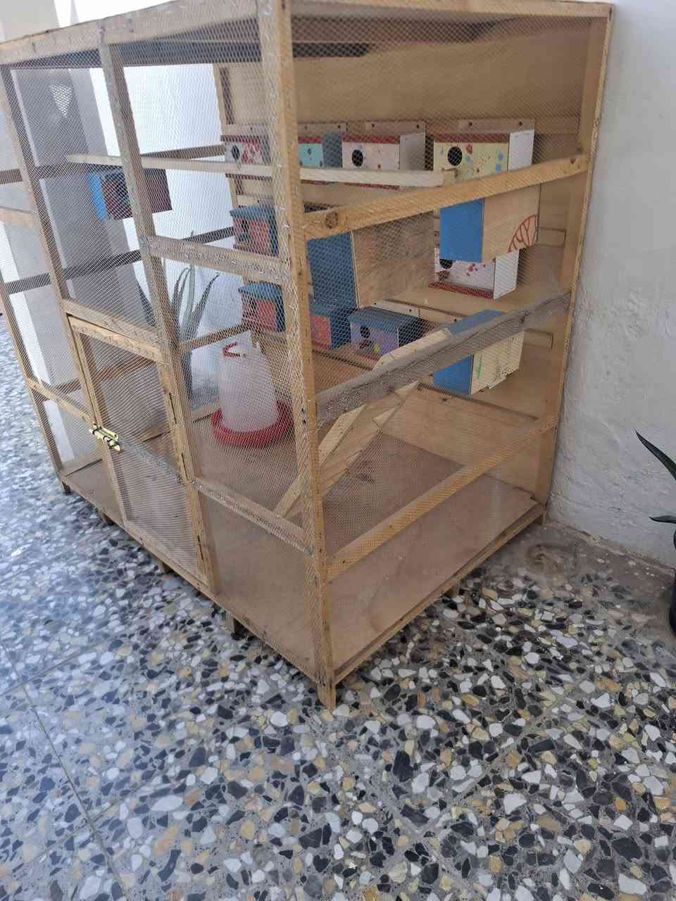 قفص للبيع 
مساحته 120*120*80 
مكانة بغداد سلمان باك 
السعر 85 الف 
الشراي ينصل عل رقم 
***********
