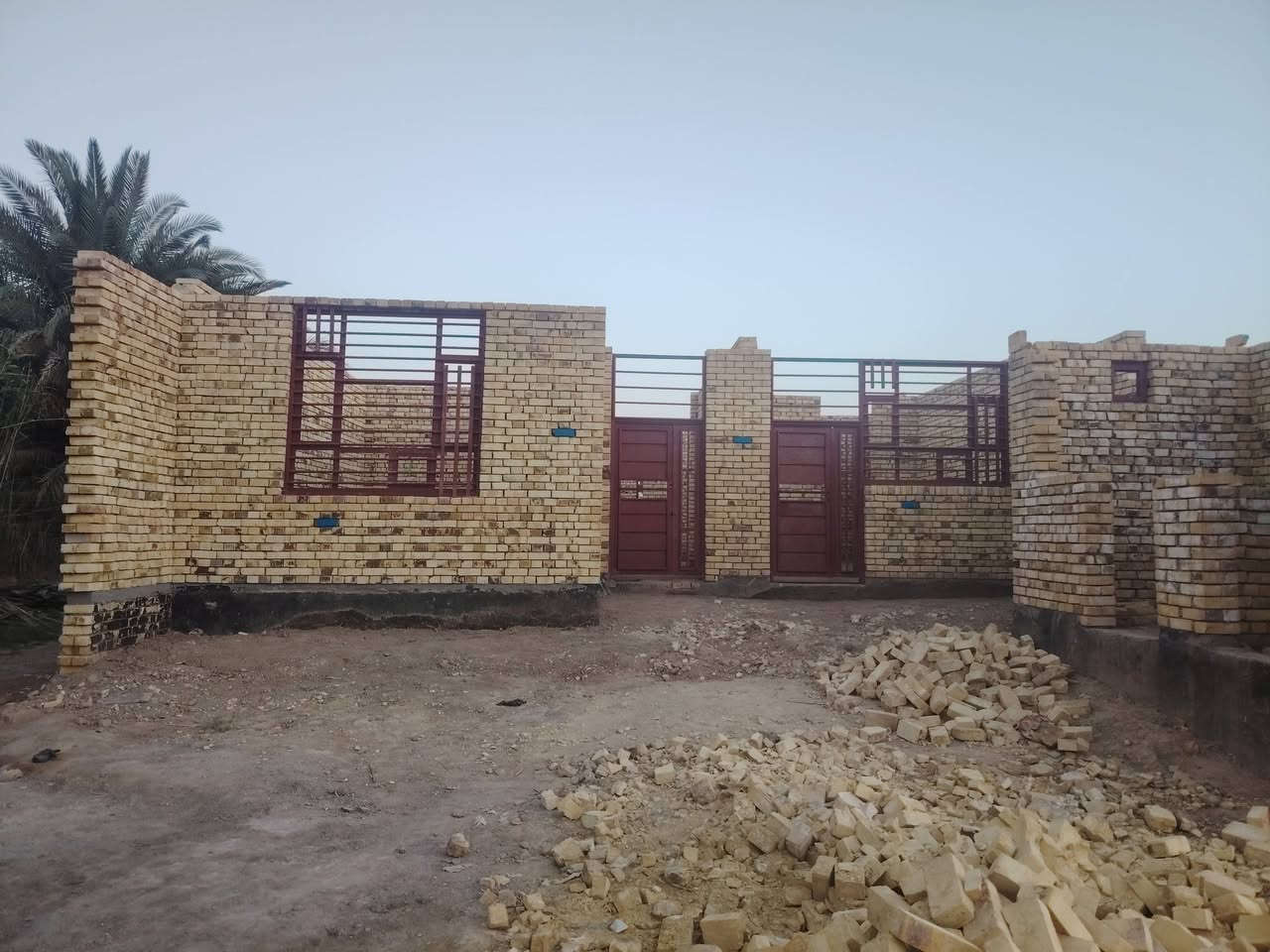 السلام عليكم) نعمل كافه انواع الحداده ابواب شبابيك محجرات سقائف
العنوان رفاعي فرع ابو الماش  وبسعار مناسبه جدا
***********تصال او واتساب

