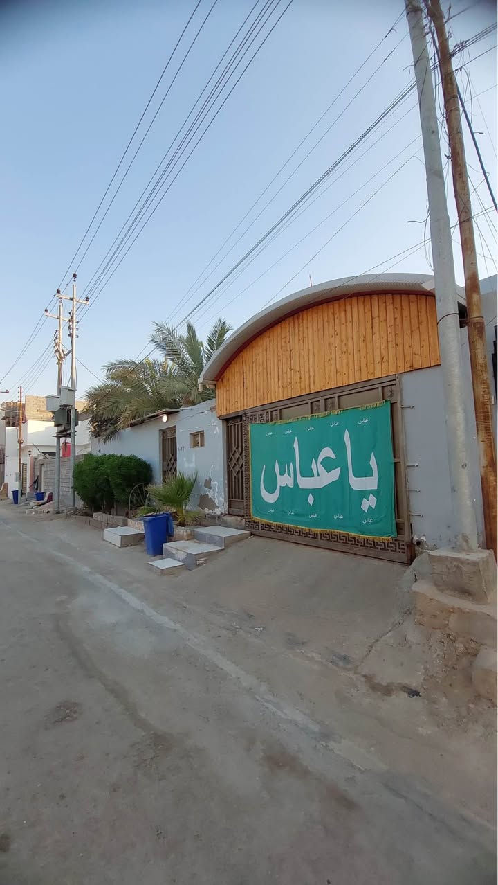 🏡 بيت للبيع – فرصة مميزة في أبي الخصيب
بيت بمساحة 350 متر 📐
📜 طابو زراعي عراقي رسمي

✨ يحتوي على:
• 5 غرف منام
• صالة كبيرة
• مطبخ
• صحيات داخلية وخارجية
• ديوان مستقل مع صحيات ومعزول بخصوصية
• كراج
• حديقة جميلة 🌿
• موقع مميز على نهر فرعي 🌊

📍 الموقع: البصرة – أبي الخصيب – السبيليات، قريب من الشارع الداخلي.

✅ منطقة راقية وهادئة
✅ شارع تبليط
✅ ماء وكهرباء
✅ نت ضوئي
✅ مولد
✅ مجاري
✅ خدمات متكاملة
السعر /165وبي مجال
🔥 بيت يجمع بين السكن الراقي، الخصوصية، والموقع الجميل… فرصة لا تتكرر!

📞 للاستفسار: *********** البصرة, العراق
