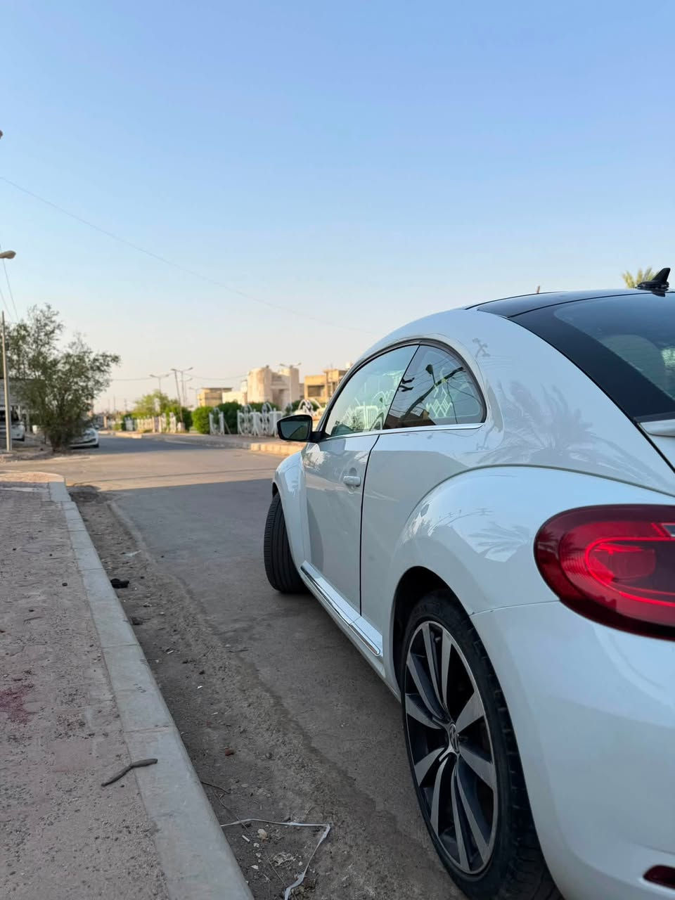 السلام عليكم بيتل 2018 SE 2.0tsi
بيع او مراوس ، السياره حادثها من امريكا فقط دعاميه 
اماميه 
بالعراق صارت بيها طخات سطحيه بلجاملغات الاماميه بدون دواخل وتبدلن بقطع اصليه وعندي صور ومقاطع قبل و اثناء و بعد التبديل وربع بنيد تقريباً صبغ بدون ايرباك بدون دواخل 
السياره جاهزه للاخير نقصها الوحيد دبه زراگات 
السياره بانورما ، شاشه كبيره ، تدفئه كشنات ، تدفئه بلمري 
هيتر جامه خلفيه ، نقاط عمياء ، رادار خلفي توقف ذاتي 
كامره خلفيه , ابل كار بلي اندرويد اوتو ، داش كام امامي خلفي ،
سستم صوت عالي ونقي جداً ، مع باقي مواصفاتها المعروفه 
سعر السيارة 120$ بي مجال لاتقارنها بغيرها الي بدون بانورما وشاشه صغيره رقم بصره الجديد سنوية 2030 مشروع وطني  ،
مكان السياره ميسان العماره
***********
 
3VWJD7ATXJM711176
