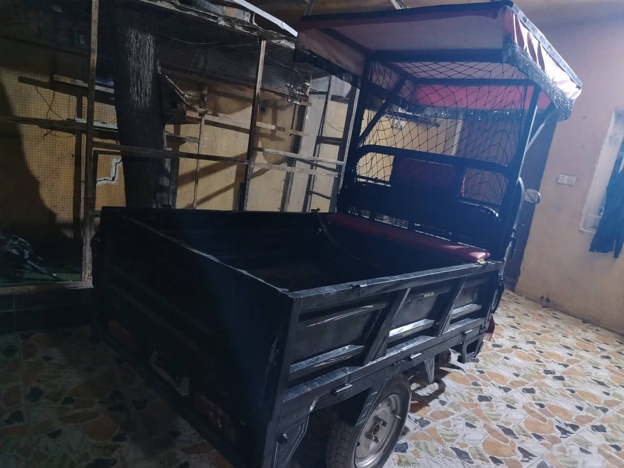 السلام عليكم ستوته شحن للبيع خمس بطاريات جدد صار شهر من شادهن تخم تاير جديد كامله من كلشي بس الاشاير ولبك لايت مايشتغلن دبلات امامي ضعيفات السعر ٧٥٠ مراجعت الصفحه واو لاتصال *********** مكاني بغداد سبع البور
