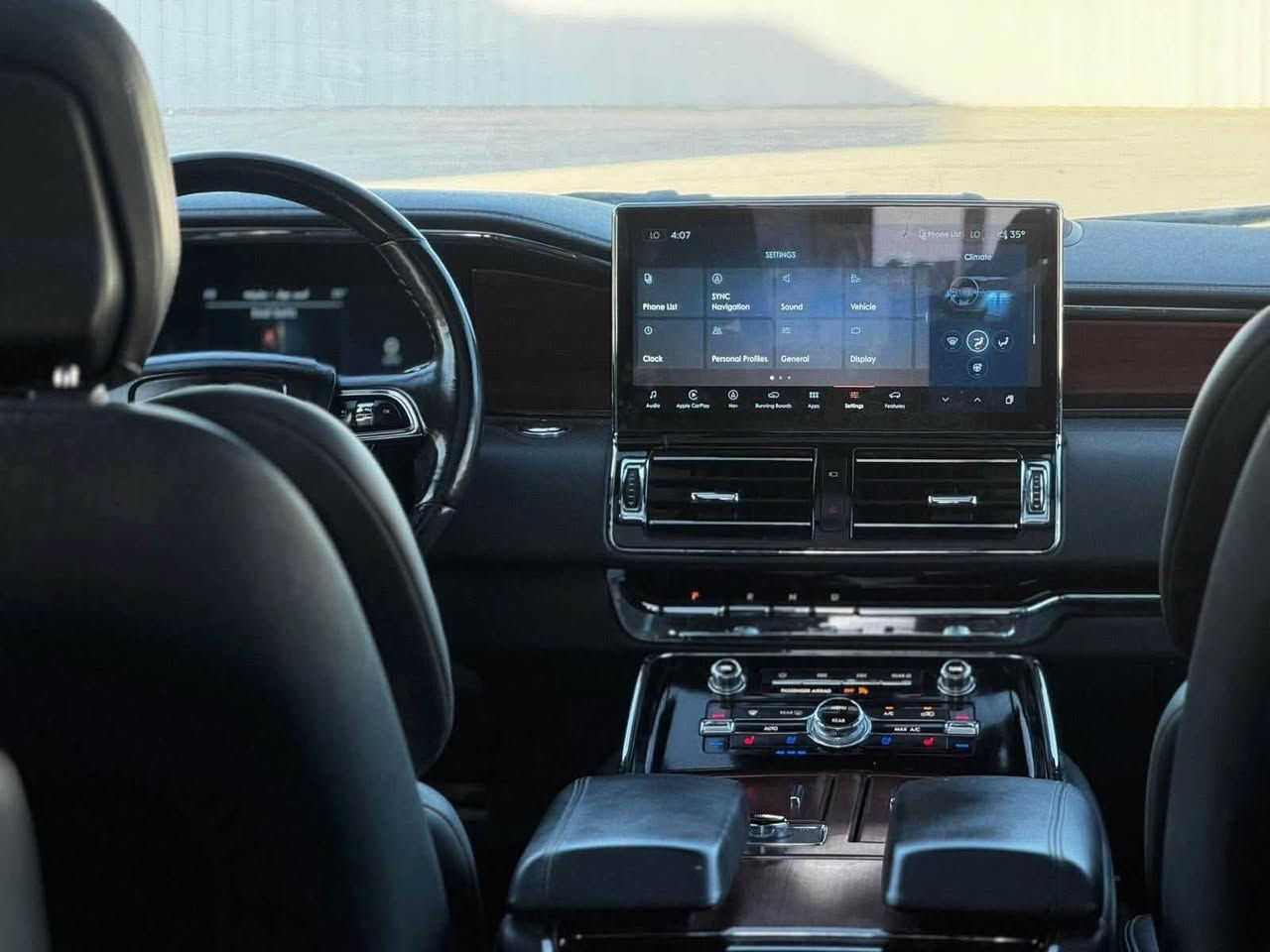 لينكولن نافيكيتور 2023 
Lincoln Navigator 2023 

ماشيه 19الف
‏السيارة دخول جديد
المواصفات:  

- سياره فاخره ليس لها مثيل
مواصفات خياليه
- سيارة موديل2023 
- ⁠فول مواصفات اعلى  فئة  
- سيارة بمحرك 6 سلندر تون تيربو بقوة 3500  سي سي  455hp حصان
                فتحة بانوراما
   دوسات عالباب فتح وغلق  
- رادار-كاميرا ٣٦٠درجة -انارات ترحيب جانبية وخلفية وامامية 
- كشنات امامية وخلفية تدفئة وتبريد  
• كشن تحكمات كثيره 
- قيادة ذاتية السير على المسار الالي
-  لايتات زنون امامية تدور معة الستيرن
-  سيارة فول مواصفات واحد على واحد سيارة 
الحادث تبديل بنيد وجاملغ 

الاستفسار عالخاص او الرقم 
***********
