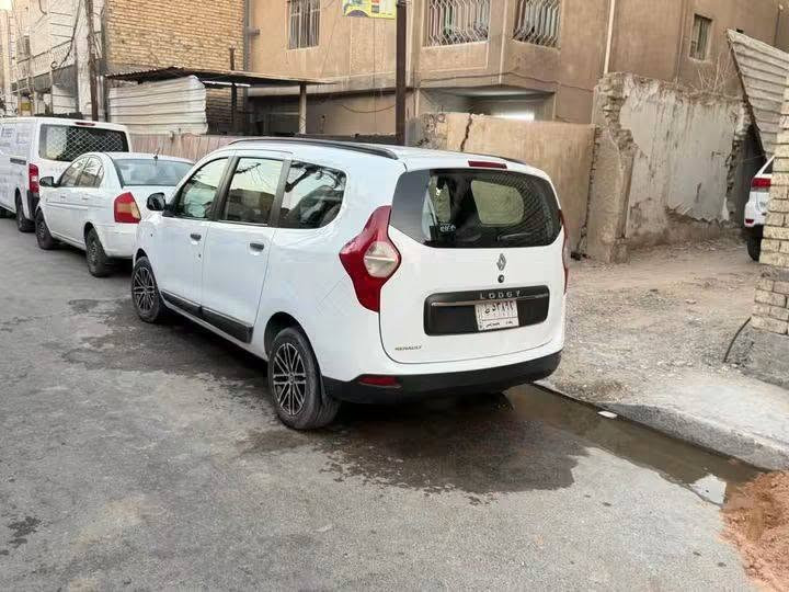 السلام عليكم
رينو لودجي فرنسي2019

سبعة راكب

ماشية 120 الف قابل للزيادة

بعد سنة تقريبا وتصير حرة

الاستقطاع الكتروني لاتتعب ولاتدوخ بالتسديد ابيعها صافية 

اسويلك وكالة

السيارة نظيفة جدا

محرك 1600 اقتصادية جدا

كير اوتماتيك + عادي

كهربائيات كاملة

تدفئة 🔥

تبريد ❄️

شبر حار بالجاملغات الامامية لان صاحبي عدلها بأيده

+ نص شبر بارد بالبنيد

العنوان: بغداد, الشعب

السعر: 75$

***********
