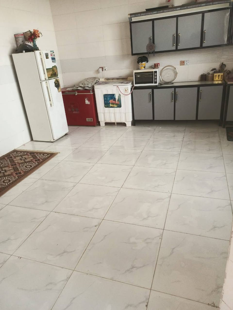 سلام عليكم 
بيت زراعي للبيع بناء جديد غرفتين وصاله ومطبخ ديوان وصحيات ودرج متوفر بيه كافة الخدمات المساحه ٣٠٠ المكان بكاع الخنجر نهاية حي الإعلام على الحولي اي استفسار اتصل أو وتساب على الرقم  ***********

