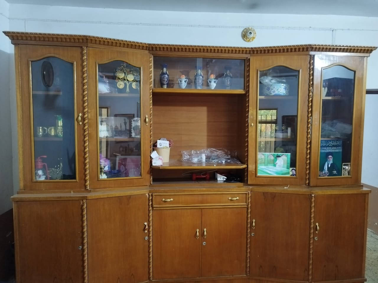 معرض صاج تسكام خشب اصلي
عرض 3 متر 
ارتفاع 230 
النجف الاشرف حي العسكري قرب الدفاع المدني 
السعر 750 الف  بي مجال 
***********
