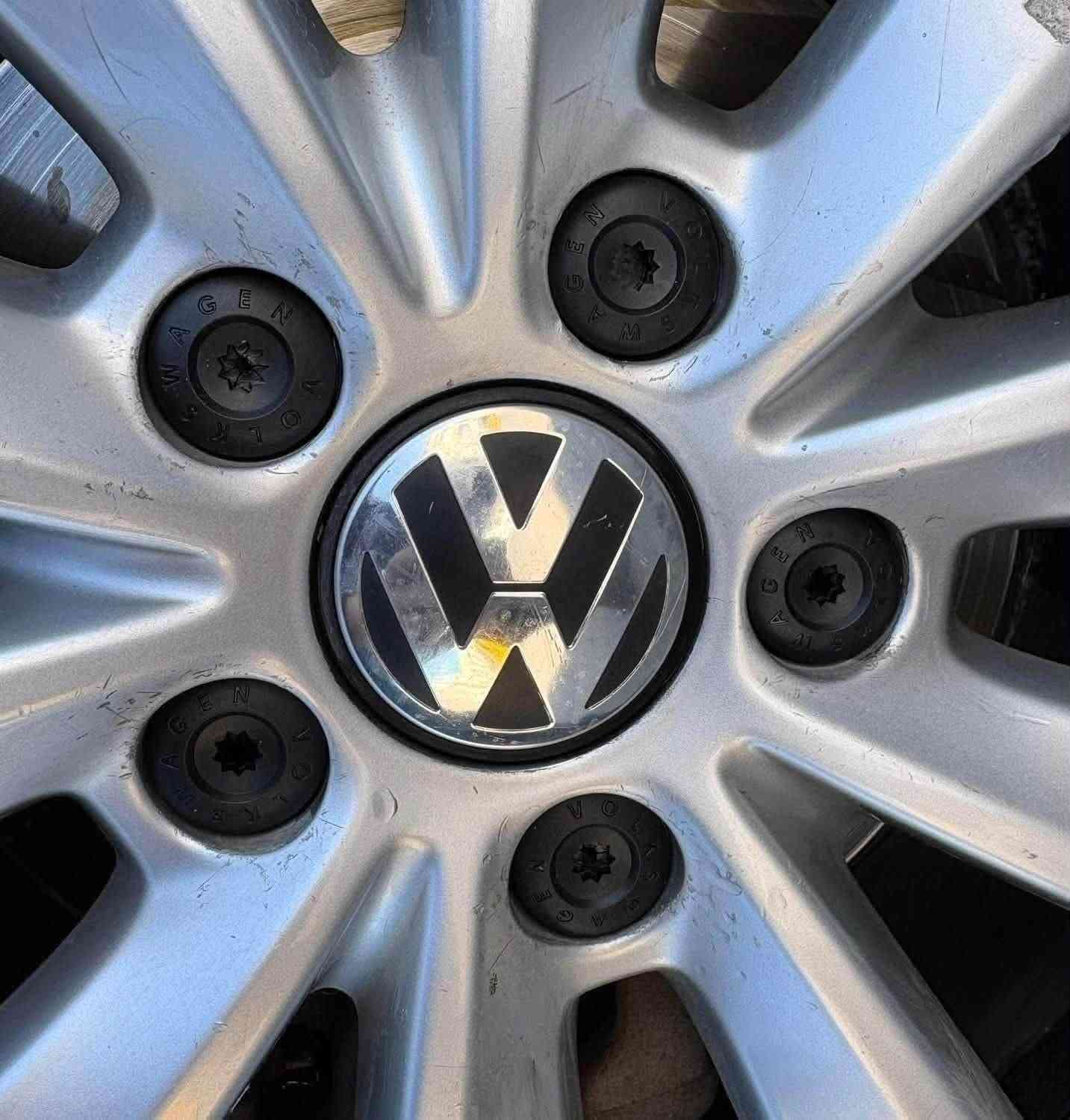 🚀 عروض خاصة ومميزة لأصحاب سيارات فولكس واجن (Volkswagen)!نوفر لكم تشكيلة واسعة من الإكسسوارات الفاخرة المخصصة لسياراتكم (باسات - أطلس - بيتل - جيتا - تيغوان - غولف - تاوس - بورا) لتمنح سيارتك مظهراً أنيقاً وحماية مثالية.
📦 المنتجات والأسعار
🔸طخم كب ستد (20 قطعة) قياس 17mm بسعر 10 آلاف دينار فقط.
🔸 طخم كب ويل (4 قطع) قياس 56mm بسعر 12 ألف دينار فقط.
🔸 غطاء حماية ناقل الحركة مصنوع من السيليكون بسعر 4 آلاف دينار فقط.
🔸 كفر سويج (بصمة الريموت) متوفر بسعر 10 آلاف دينار فقط.
🔸 مقبض ناقل الحركة الذكي LED مزود بمؤشر مضيء بسعر 30 ألف دينار فقط.
🛵 خدمات التوصيل متوفر توصيل سريع لكافة محافظات العراق بسعر 3,000 دينار فقط
📞 للطلب والاستفسار تواصل معنا مباشرة عبر الرقم: ***********
