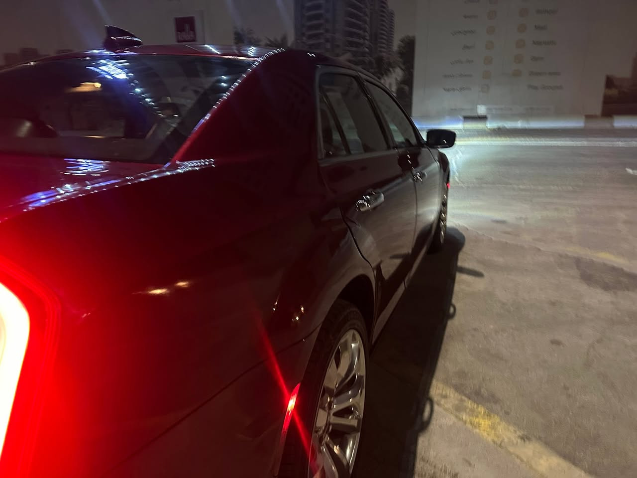 كرايسلر c300 موديل 20 دخول ضباط جديد
أمريكي حادث باب خلفي وداير جاملغ
 فول مواصفات.
ماشية 86 كيلو

رقم صلاح الدين
***********
السعر 210   وبيها مجال.
مكان السياره الغزاليه.
