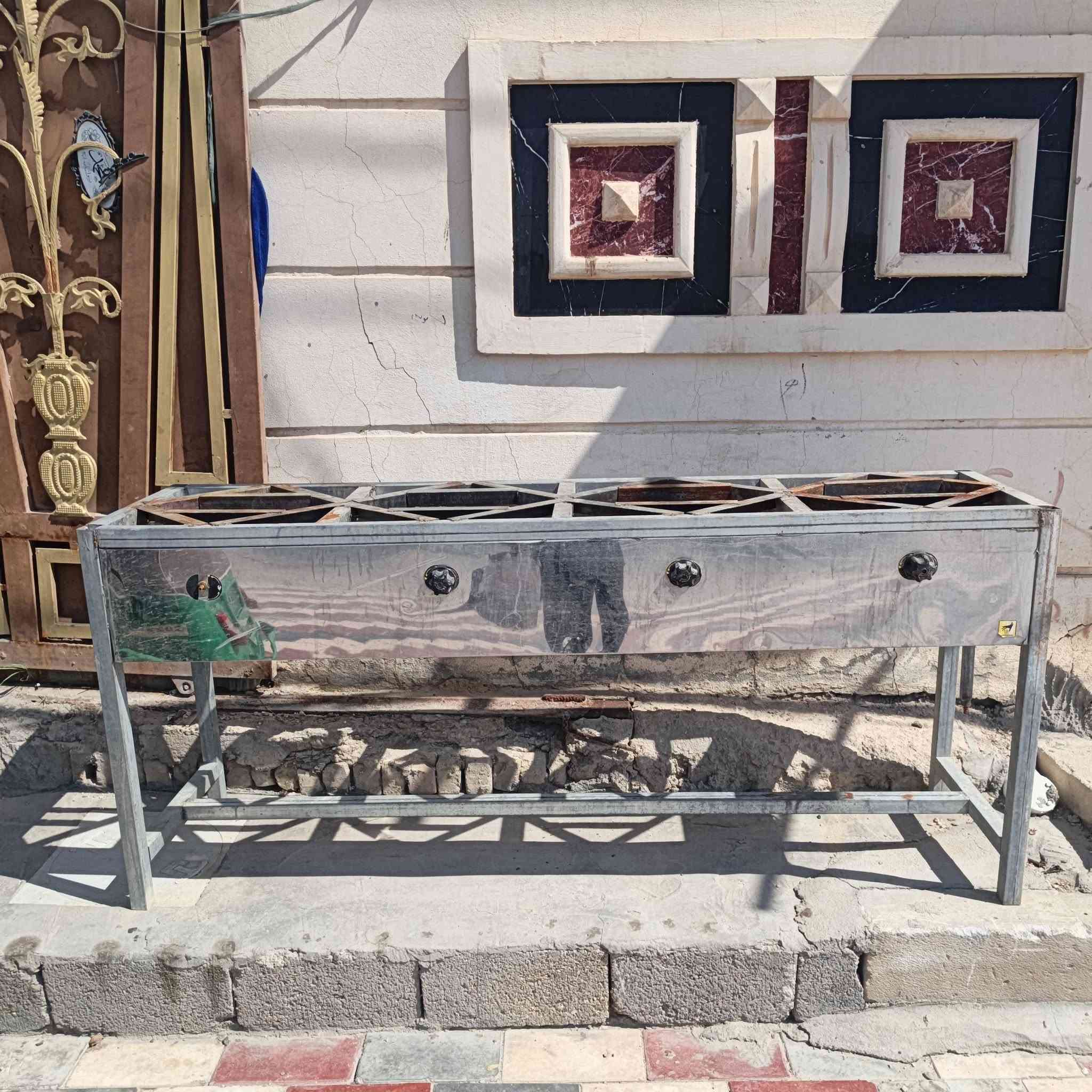للبيع طباخ طوله مترين ونص أخو الجديد مثل ماجاي شوف بل صوره إلي يحب هاذه رقمي ***********
