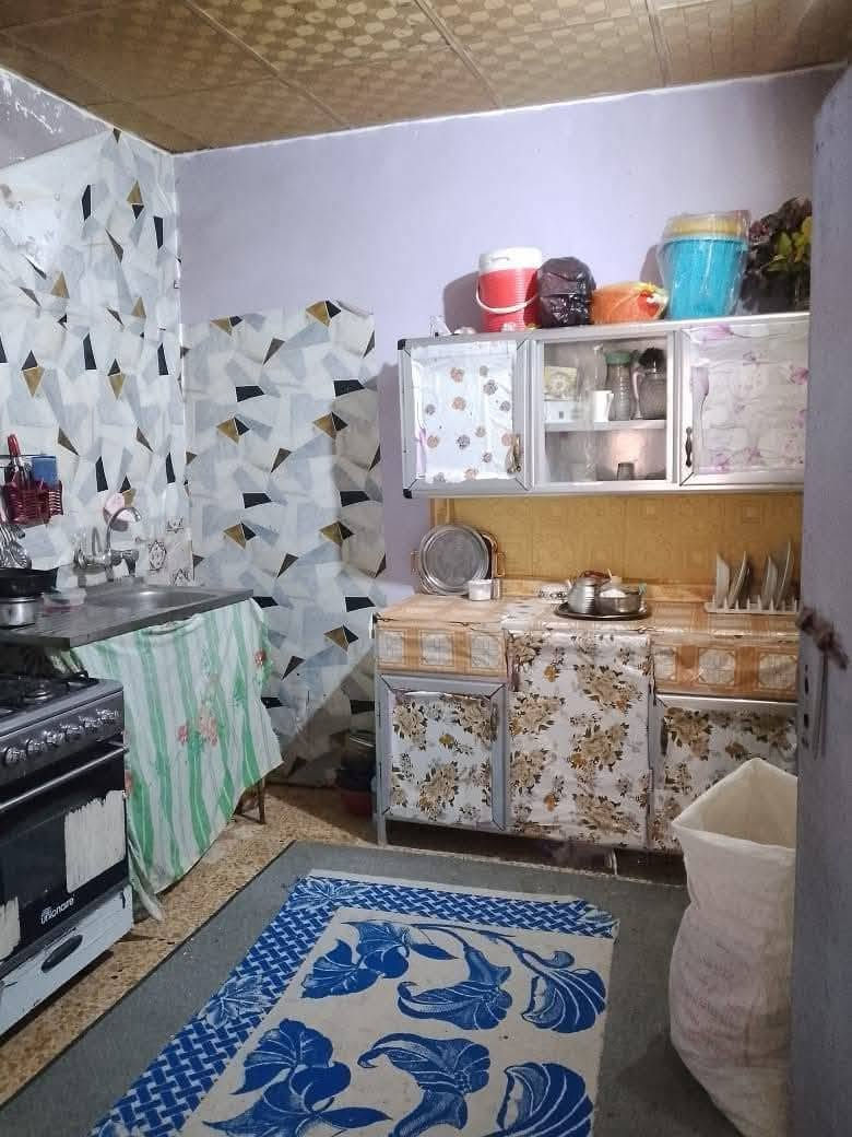 سلام عليكم   بيت  للبيع في كربلاء المقدسة
100م  خلف جامعة فريحه على طريق الزوار يبعد عن شارع العام 50متر 
يبعد عن الامام 4 كيلو
الواجهه 10م 
بناء بلوك سقف اعكاده
متوفر كافة الخدمات مجاري مولد ذهبي 
#السعر25
  استقبال  مطبخ غرفه صحيات 

للاستفسار اكثر ***********
