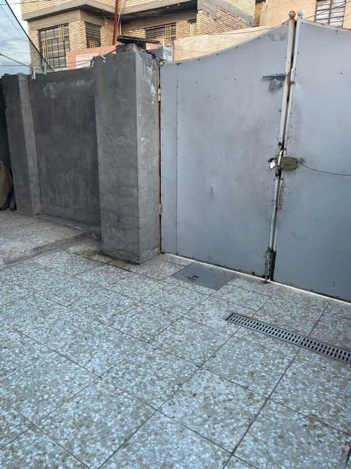 بيت للبيع المساحة ١٠٠ متر واقع حال ١٢٠ بلمخابرات بفرع مدرسه الابداع
غرف نوم ٥ 

صحيات خارجية وداخلية وفوك 

صاله واستقبال ومطبخ 

السعر ١١٥ قفل 

للاستفسار ***********
