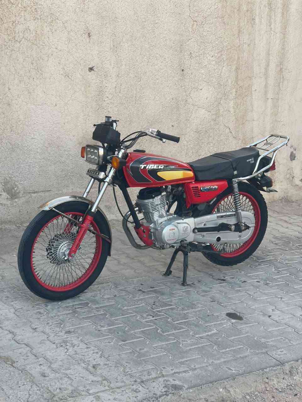 دراجه جديده ما مفتوح برغي بيه مكفوله عل فحص إذا مفتوح المحرك تاخذه بلاش 2022 مقدم دسك دراجه شخط ما بيه ب٥٥٠ وبيه مجال عنوانه كوفه نجف جيب فيتر وتعال إذا بيه نقص برغي تاخذه بلاش ***********

