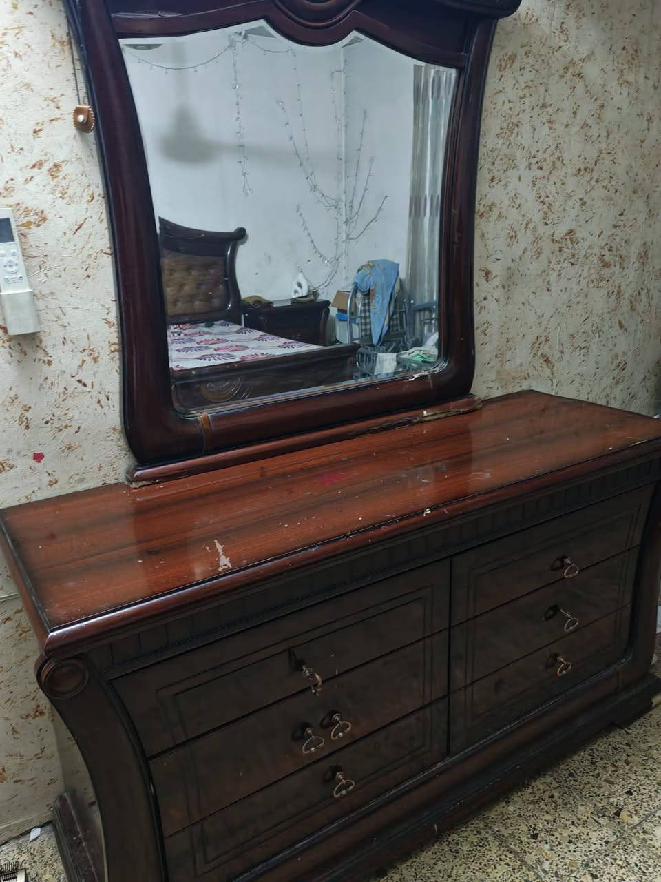 للبيع غرفه ماليزي باب اول بغداد طالبيه واتساب متواجدين ***********
