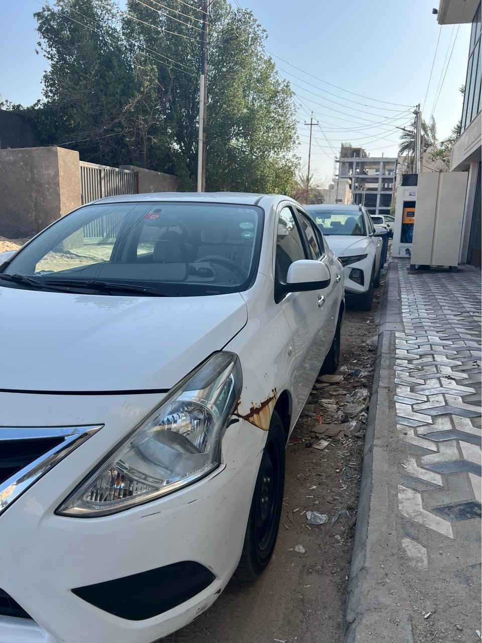 سني هندي موديل 2022 
السيارة رقم اربيل الجديد
بيها جاملغات ثنين بيهن بارد 
ماشية 75 الف 
السيارة نظيفة مكينة وكير كفالة 
السعر 110 وبيها مجال 
*********** البصرة, العراق
