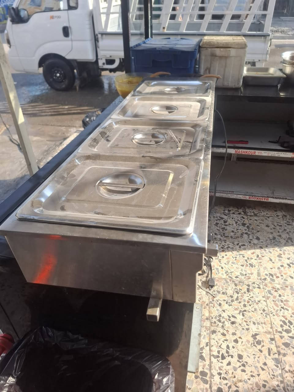 عدد ٤ • كهربائي وغاز • شغّالة ونضيفه