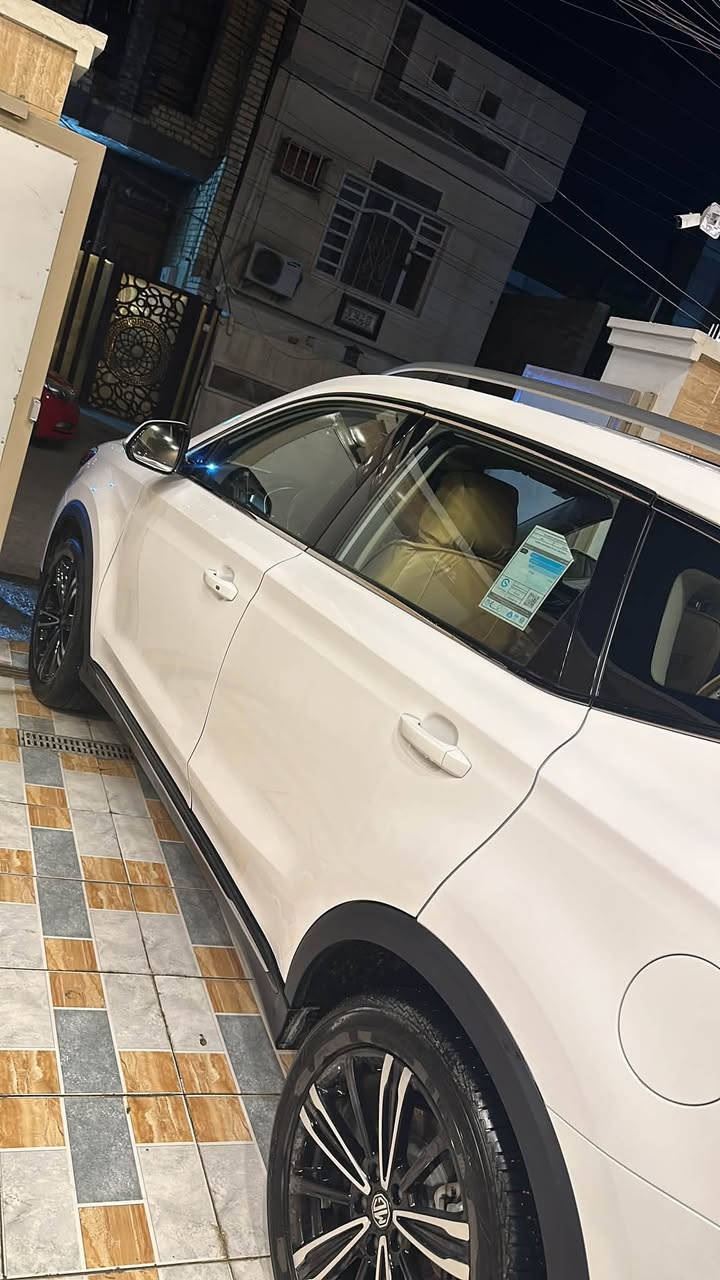 2023MG RX5
نظيفة جدا ومكفولة وتحت الضمان وعلى ايد الشركة فقط. 
بيها بارد بالجاملغ الايمن. 
ماشية 53 الف 
سيارة نظيفة بيد سيد الوالد. 
سعرها ١٦٠ وبيها مجال 
العنوان بغداد حي الجهاد 
***********.
