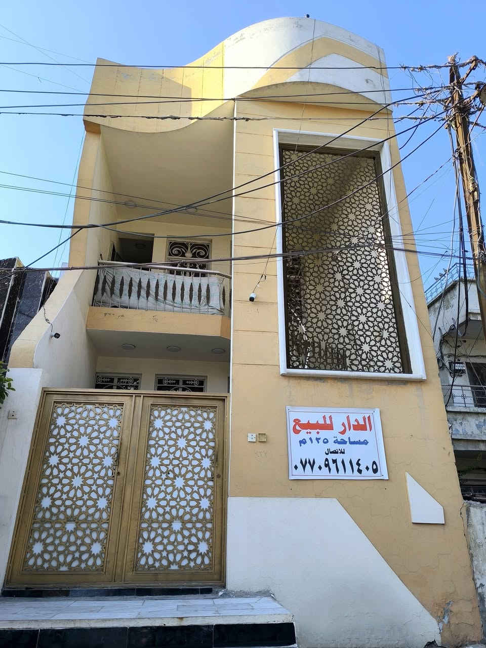 🏡 دار للبيع
📍 الموقع: المشتل – شارع المطبك – قرب السوق.

🔹 المساحة: 125 م² (5×25).

يتكون الدار من مشتملين مستقلين مفصولين بدرج خارجي، وكل مشتمل يضم:
• غرفتين
• صالة
• مطبخ
• صحيات
• منور

✅ الأرضيات بالكامل مرمر.
✅ الجدران سيراميك.
✅ أساس الدار رفت قوي ومهيأ لإضافة طابق ثالث 

💰 مناسب جداً لسكن عائلتين أو كاستثمار إيجار مشتملين.

💵 السعر: عند المعاينة.

📞 للاستفسار: ***********
