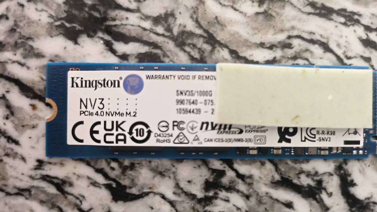 هارد انتاج الشركة العالمية كينجستون .
Brand: Kingston
Model: NV3
Part Number: SNV3S/1000G
Capacity: 1TB
Form factor: M.2 2280
Interface: PCIe 4.0 NVMe
Read: حتى 6000 MB/s
Write: حتى 4000 MB/s
الهارد شبه جديد استخدام جدا قليل يرهم لابتوب و بي سي

رقمي للتواصل : *********** بغداد, العراق
