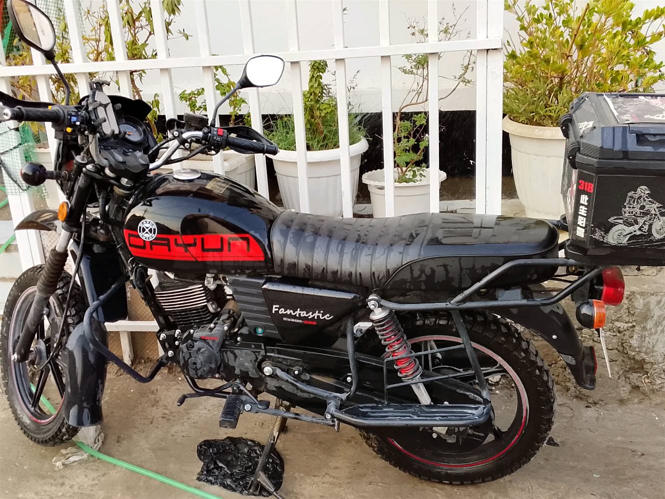 للبيع 🏍️ دايوان فانتاستيك (Dayun Fantastic) موديل 2025
الموديل: 2025

​الحالة: نظيفة وبحالة ممتازة  (مثل ما موضح بالصور)

​مبدل دهنهه مرتين فقط

​شفتات وتحكمات كاملة

​إطار أمامي وخلفي بحالة ممتازة ونضاف

​تحتوي على صندوق خلفي عملي وحافظة موبايل مثبتة

​ماشاء الله نظيفة وجاهزة للدوام أو الشغل مكفولة من كلشي

الدراجة ما مرقمة وبيهه مكاتبة المعرض (motor mall)

البصمتين موجودات 
​السعر: 1900

​المكان: بغداد /الجوادر