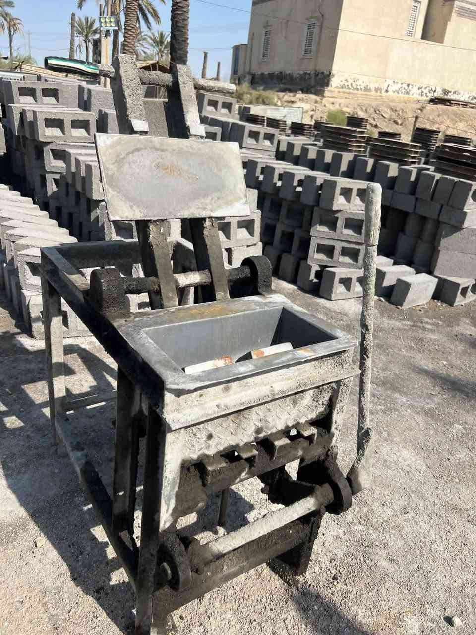 السلام عليكم مكينة كص بلوك مع قوالب جاهزه نضيفة كلش والسعر  مناسب
*********** الاتصال
