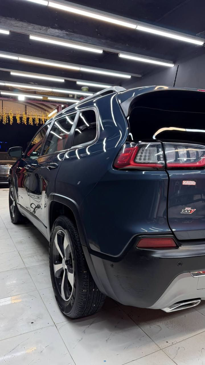 2021 JEEP CHEROKEE 
6V
عداد المسافه 42,000 mi
#بدون_ايرباك 💥
للأخير مواصفات داخل ابيض
142 ورقه وبيه مجال بسيط
*********** استاذ محمد
مكان السياره ميسان العمارة

نص مكتوب في الصور:
- 1C4PJLDX8MD214690
