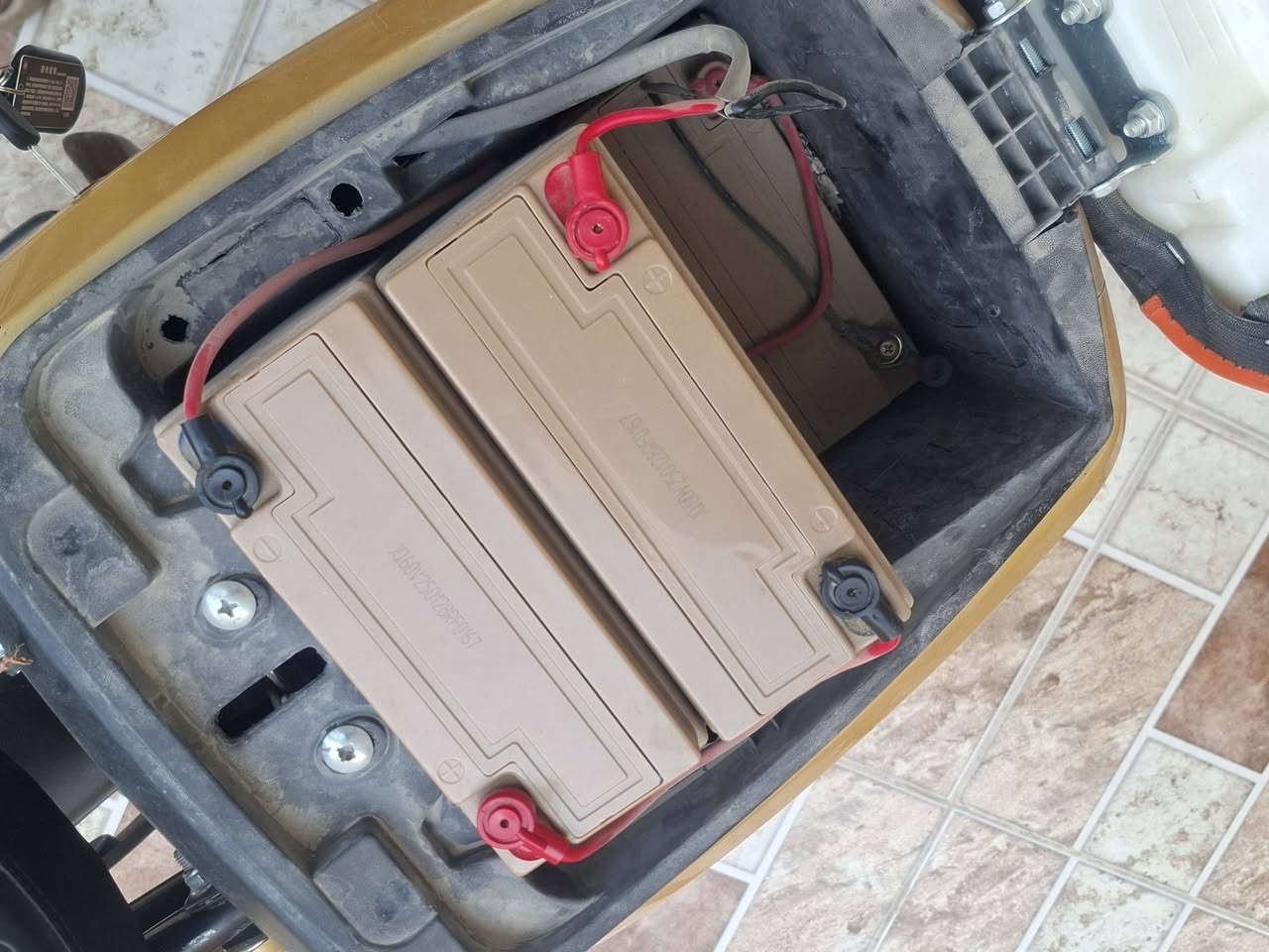 سلام عليكم 
دراجه  x900 جديده باتريات نظاف دراجه كله شغاله ما بيها نقص قراضها كامله موجودات عندي ومن ضمنهن الجنطه مالته 
دراجه نضيفه كلش السعر 450 وبيها مجال قليل المكان البصره الزبير شارع المكصب التلفون ***********
