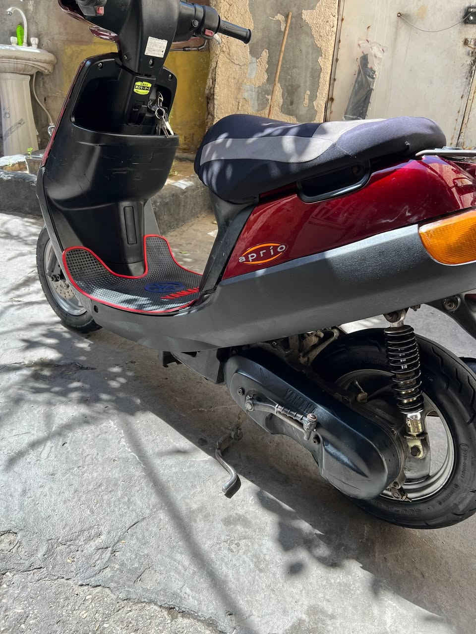 السلام عليكم ...🤍... دراجه بطه مديل  2003  دراجه حلوه وناعمة كله شغاله اشاير بك لايت لايت أمامي طوافه شغاله الدراجه أخت الجديده العنوان كربلاء المقدسه قرب مستشفى الكفيل رقم {***********} السعر 475وبيه مجال …🤍...✨🍂
