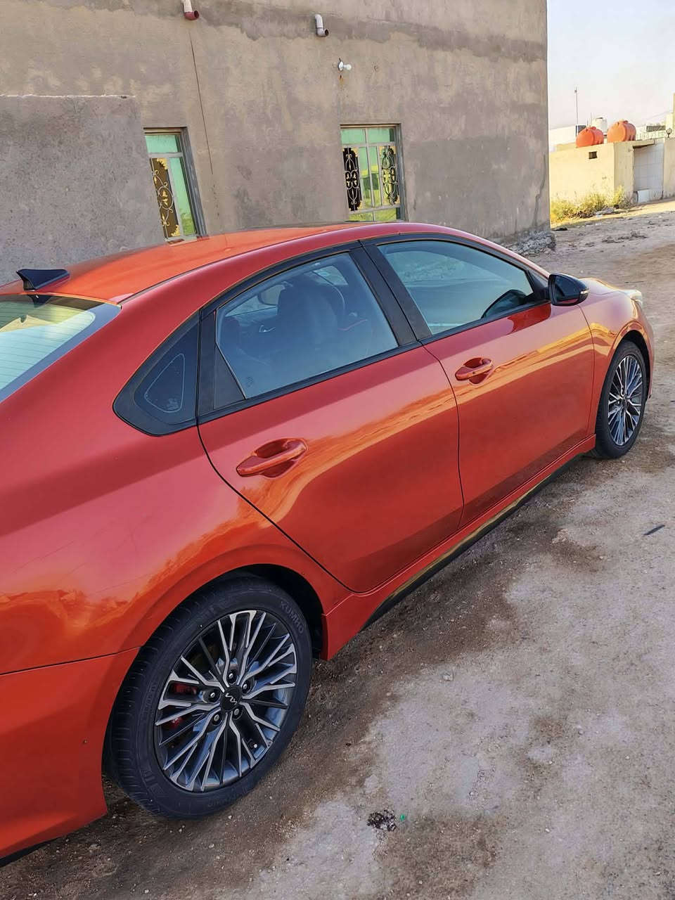 سلام عليكم فورتي وارد امريكي2020 GT سياره فول مواصفات فتحه بصمه رادار جانبي تحديد مكينه 1600 تيربو كير محور ATمسار تبريد ثلج ماشيه 60 الف سياره بيها جاملغ خلفي نفسه راجع بارد وحافه الصندوك ماشر عليها سياره رقم قادسيه باسمي تحويل مباشر للبيع او مراوس بتكسي حسب القناعه سعر 115 بيها مجال للاستفسار ***********
