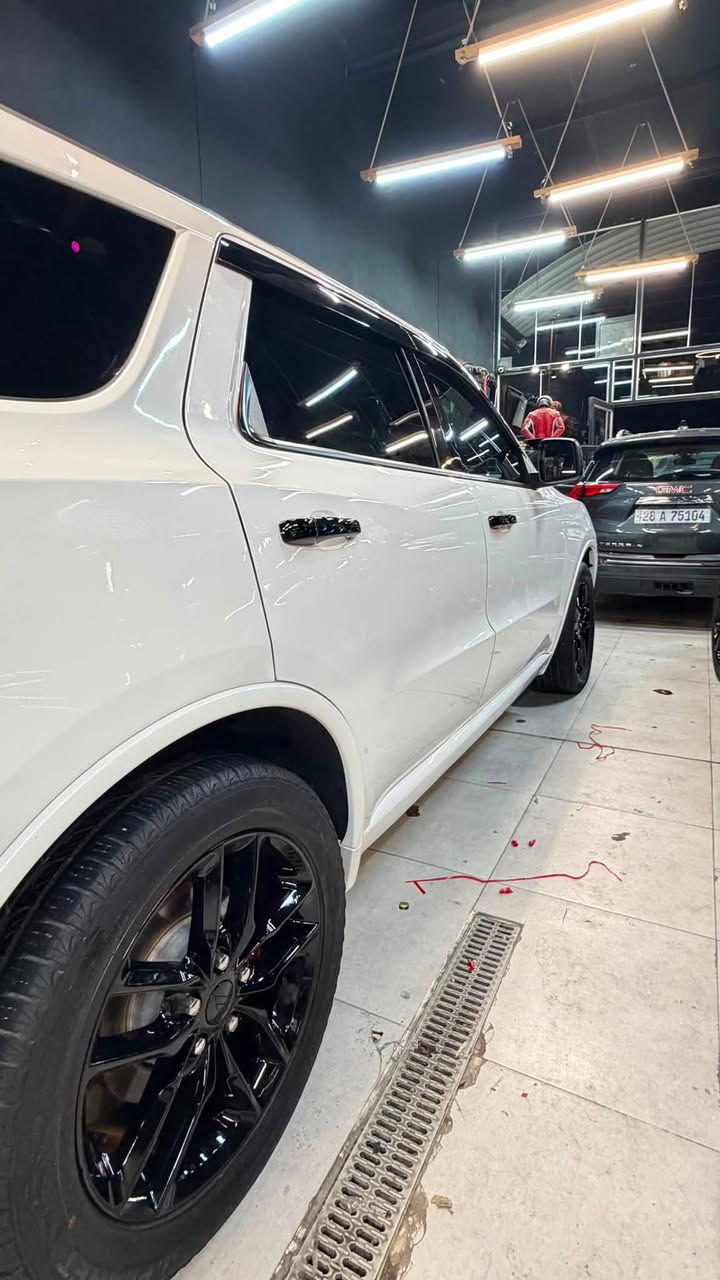 السلام عليكم•••
⭐ دورنكو GT  2021 — شكل رياضي محرك V6 

✨  المواصفات:
• الموديل: 2021
• الفئة: GT
• المسافة المقطوعة: 75 ميل
• المحرك: 3.6L V6 Pentastar
• القوة: 295 حصان
• القير: أوتوماتيك 8 سرعات
• الدفع: خلفي RWD
• اللون: أبيض صدفي بشذرة ✨
• عدد المقاعد: 7 VIP منفصل جلد بيجي بلاد
•فتحة سقف
•تشغيل عن بعد
•مرايات كهربائية
•جنطة كهربائي شفط
•توقف تلقائي
•تحديد مسار
•قيادة ذاتية
•مثبت سرعة
•ستيرن كهربائي + تدفئة ستيرن
•شفتات ستيرن
•درگة ستيرن GT حرف D
•كشنات تدفئة + تبريد
•خزن ميموري
•سماعات الباين
•تو ويل
•نظام ABS 
•رادار أمامي
•3 أنظمة قيادة NORMAL + ECO + SPORT
•شاشة كار بلي أبل + اندرويد
•3 قطع تبريد
•مسوي عليها اضافات كت كامل + تضليل 60‎%‎
•گير+ محرك + تبريد كفالة
• حدادية جديدة + باتري جديد السيارة جاهزه من كلشي الف دينار متصرف عليها

حادثها موضح بصور بالمنشور

📍 المكان: النجف الأشرف
💰 السعر: 290 ورقة 💵
📞 للاتصال والاستفسار: ***********
