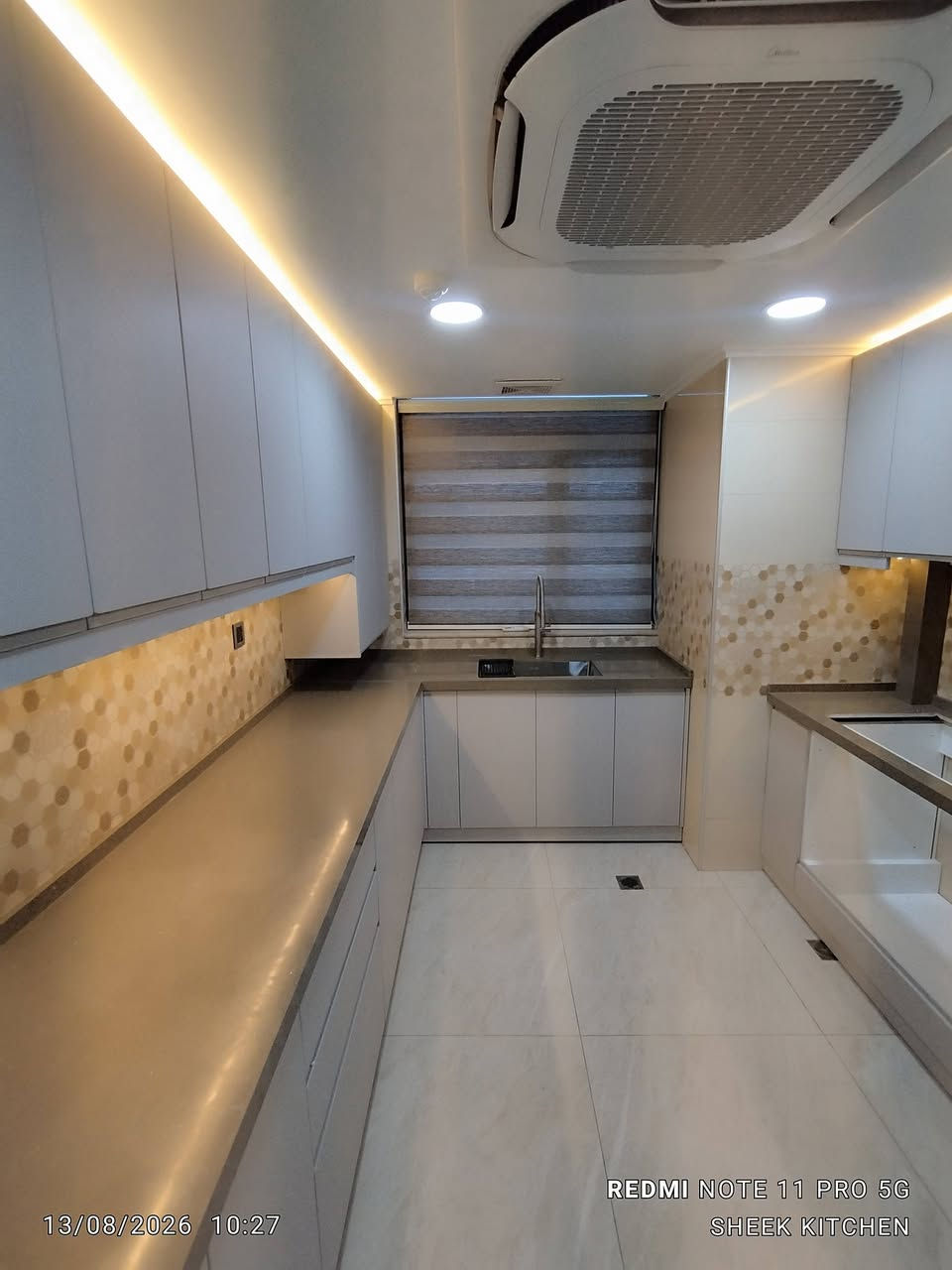 مساء الخير....
عندما يتم اختيار تصميم مميز والوان هادئة وجميلة وشركة ذات خبرة في عالم النجارة الحديثة تصبح النتائج مبهرة....
#آخر اعمالنا في مجمع بوابة العراق للمرة الثانية على التوالي ولنفس الزبون 
الداخل خشب بلايود ضد الماء وكابينة السنك فوم ضد الماء نهائيا 
الابواب من شركة سليكا الألمانية حصريا 
السطح كوارتز طبيعي والسنك ستل ستيل غذائي 304 
الإنارة لد بروفايل 24 فولت 
المفاصل و سكك الجرارات هيدروليكية

للاستفسار اكثر يرجى الاتصال بالرقم 
***********
او زيارة المعرض الكائن في مجمع بسماية الشارع العام الاستدارة الثانية بعد بوابة الدخول القديمة بالقرب من مطعم كرم اهلنا ومجاور مجمع حيدر الكهربائي للمواد الإنشائية وشركة برايم للتوصيل السريع
