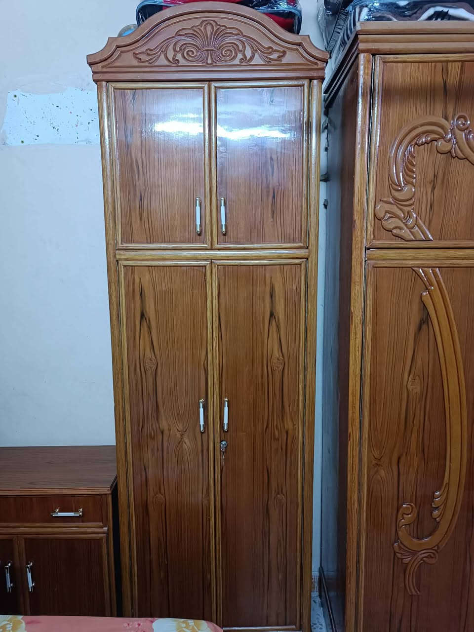 غرفة نوم صاج عراقي أصلي كاملة للبيع نضيفة جداً مستخدمة شهر واحد فقط 
مع كامل الملحقات 
السعر 900 ألف 
للتواصل على ماسنجر أو الاتصال على الرقم 
***********
