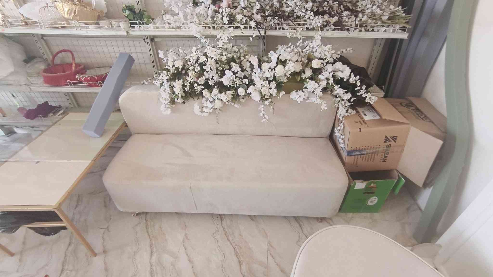 مسويه بيدي درجه اوله  ولخشب بلاويد والقماش والسفنج الضل نوعيه طول ١٧٠ وعمق ٦٠ نضيفه ومامستخده  ابد ابد ابد وماعندي توصيل 
مكاني ديالى 
***********
