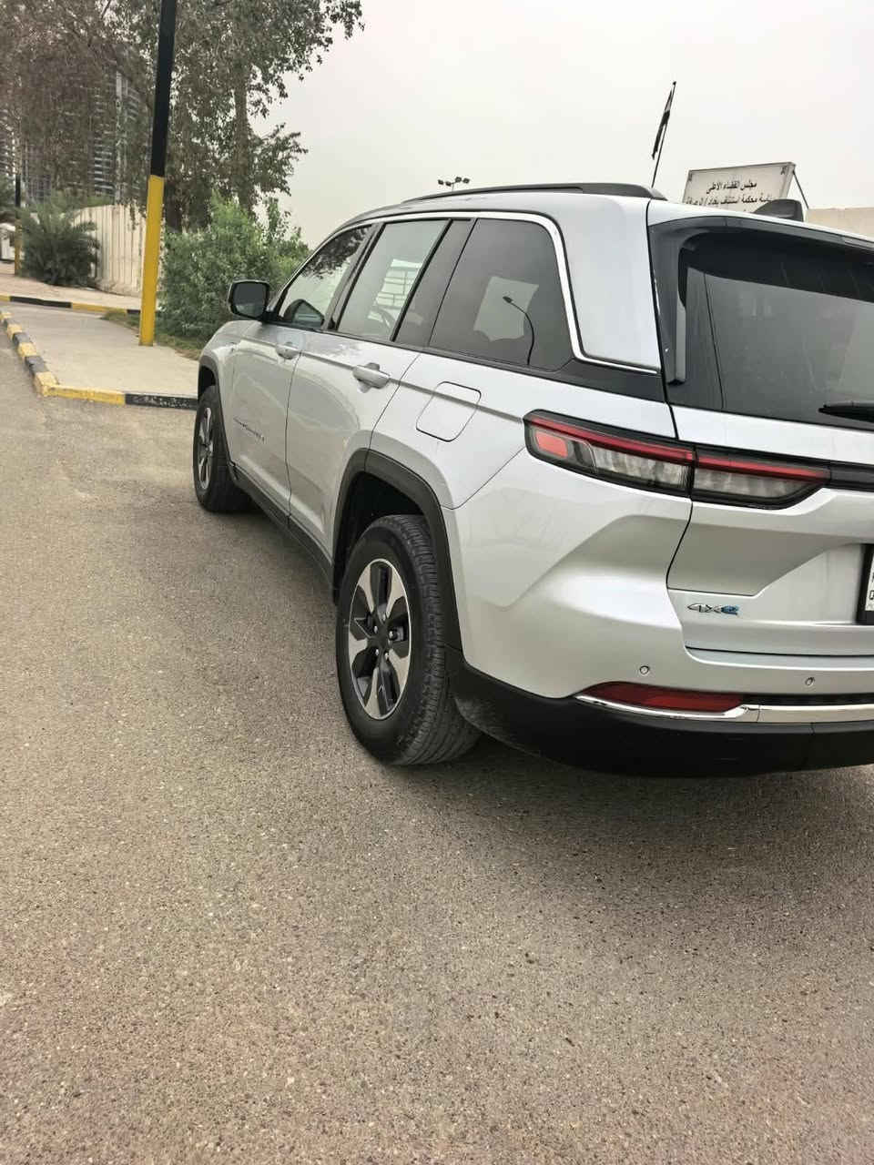 جراند شيروكي • هايبرد • بدون ايرباك