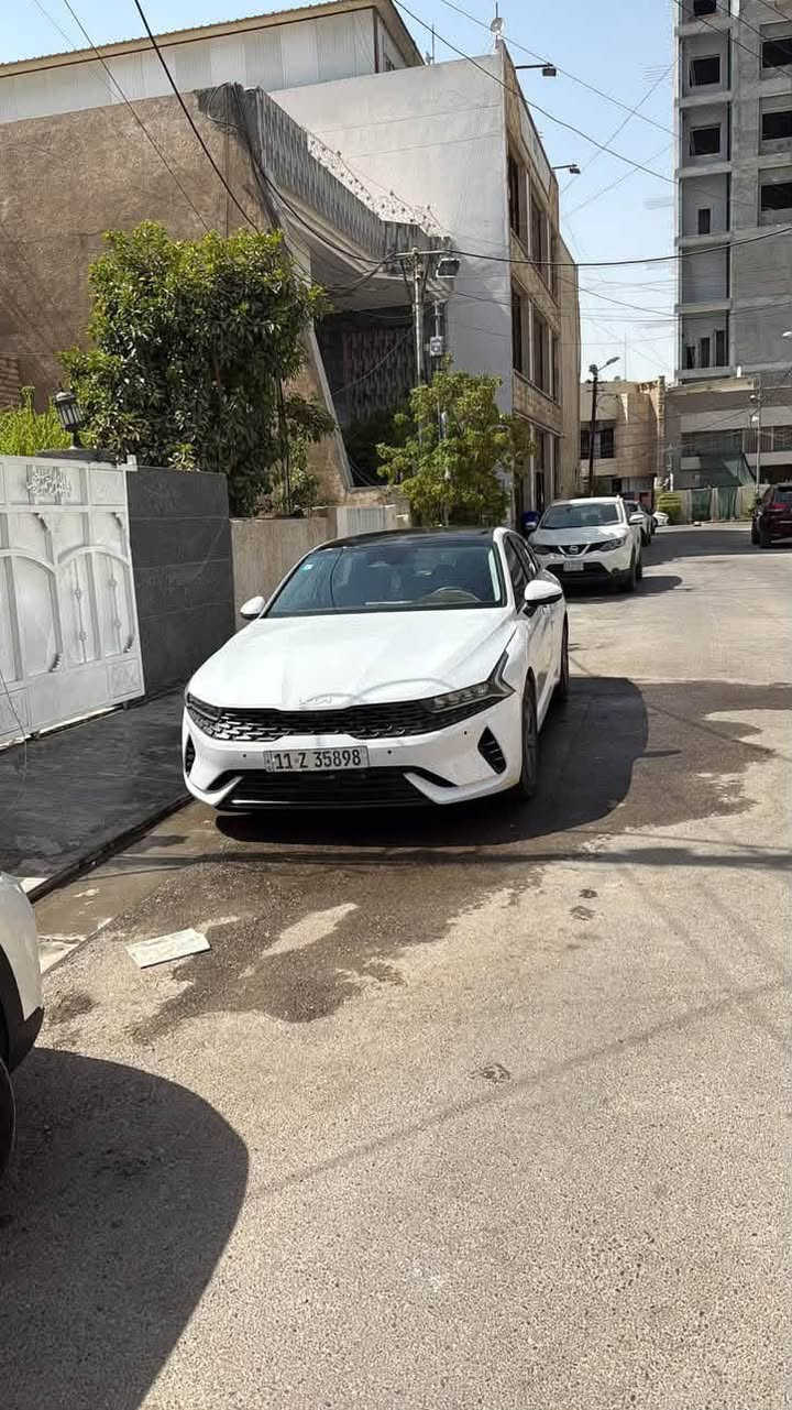 السلام عليكم K5 2023 وارد امريكي
مواصفات xls
تحكم استيرن 
اربع وضعيات قياده 
مثبت سرعه 
ماشيه 60 الف 
كير محرك كفاله 

صبغ 3قطع بنيد وجاملغ وباب عكس السايق 
السياره نضيفه ومناقصها شي 
 السعر 140 وبيها مجال بسيط 
اي استفسار ***********

