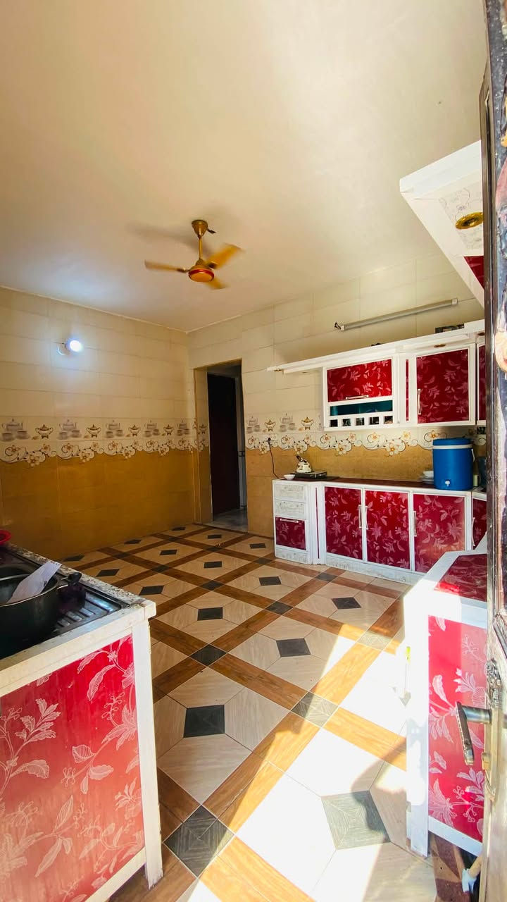 بيت طابقين للبيع بغداد النهروان خلف محطة الورده الذهبيه مساحه القطعه ٣٠٠ ومساحه البناء ١٨٠ البيت طابقين بناء حديث 
-الطابق الاول 
استقبال ٨*٥
٢ غرفه ٥*٤
مطبخ ٥*٤
وصاله ٨*٥ 
صحيات ٢*٢
—الطابق الثاني 
غرفة كبيرة ٨*٥
٢ غرفه ٤*٥
صحيات ٢*٢
البيت بناء حديث كامل الطابقين 
بناء طابوق لبخ درجه أولى سيراميك وارضيه 
الخدمات كهرباء -سحب- تبليط- ماء اساله - خدمات البلديه 

للاستفسار
***********
