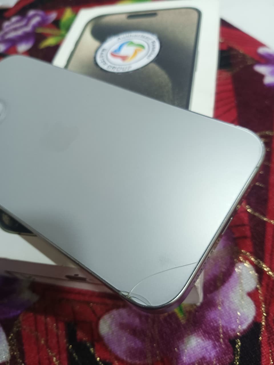 15 برو ماكس
مبدل شاشه اصليه من ابل 
فيس إيدي متوقف 
فطر صغير ب ظهر 
بطاريه 87 
سعره 780 الف قفل
