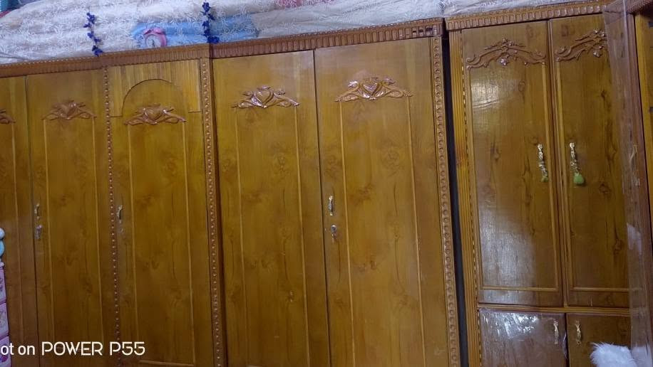 غرفة نوم للبيع 
خشب درجة اولى 
السعر ٨٠٠ وبيها مجال 
للاستفسار اكثر الإتصال على الرقم 
***********

نص مكتوب في الصور:
- Shot on POWER P55
- ot on POWER P55