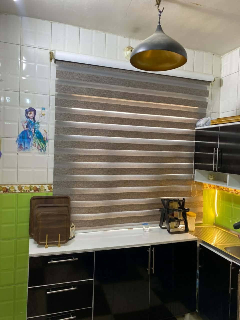 سلام عليكم كاونتر للبيع مع البرده والاناره السقفيه ب ٣٠٠ وبي مجال بسيط
