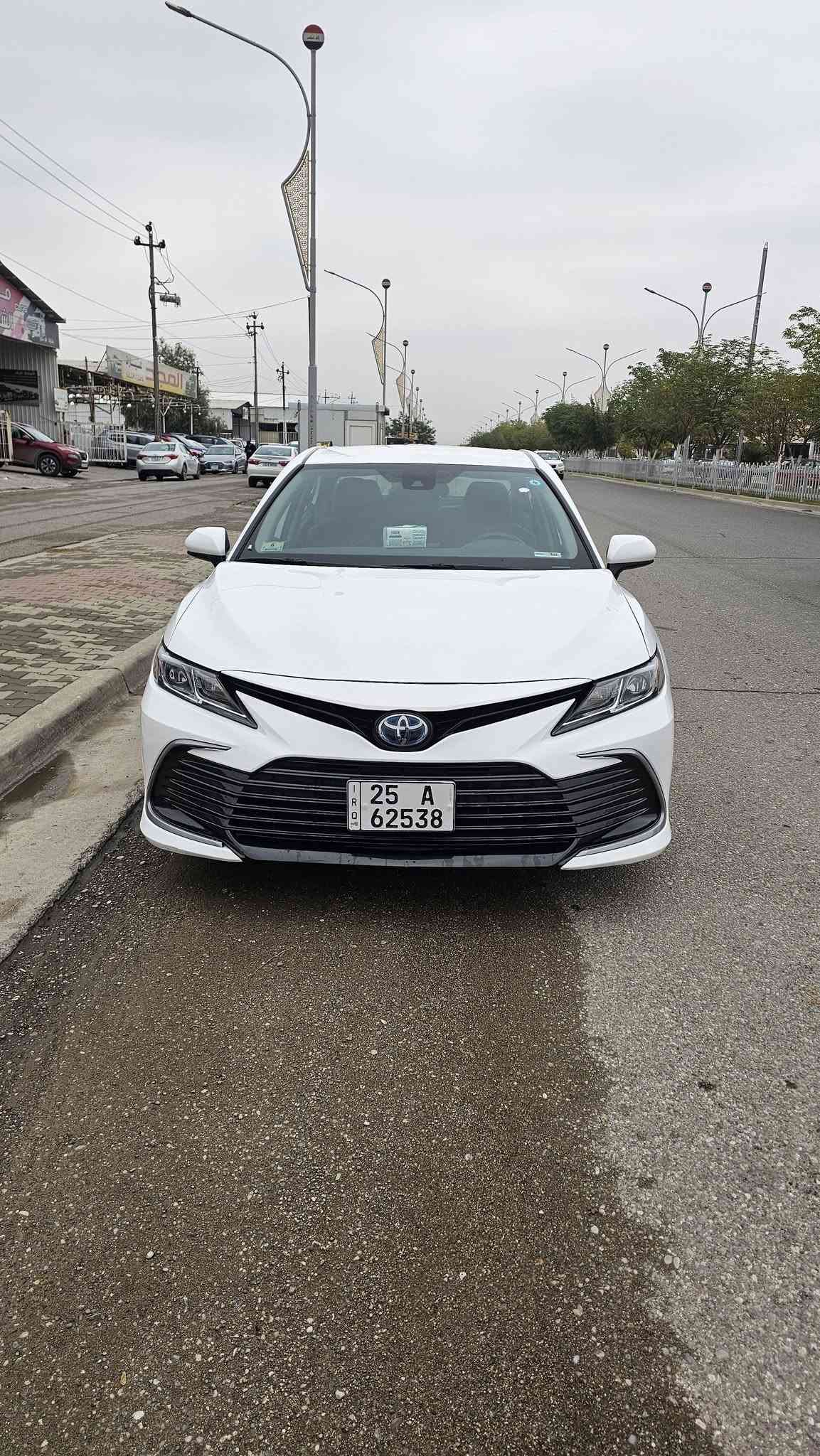 السلام عليكم كامري موديل 24 هايبرد  سياره جديده مال بيت سياره ب اسمي تريد تحويل حاضر اني السعر 215 بيها مجال الشراي يتصل ع رقم ويدلل *********** #ملاحظه الضرر موجود ب صوره

