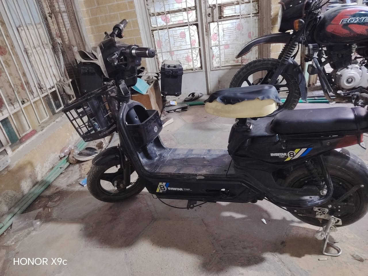 دراجه للبيع
بيها اربع بطاريات سعرها 245 وبيهه مجال
بصمه وسويج قفل تاير الخلفي
رقمي ***********
