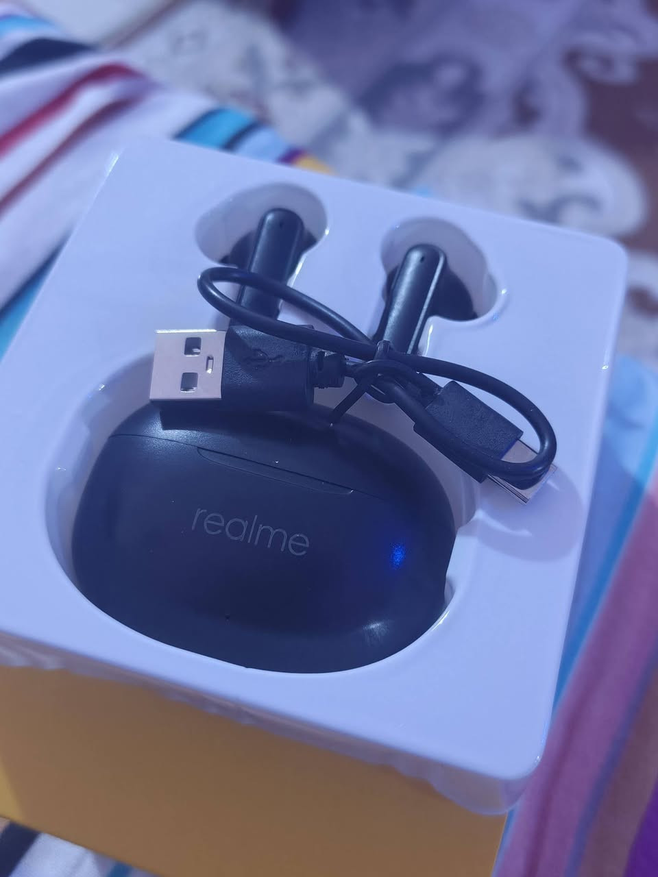​🎧 سماعة realme Buds T110 الأصلية — الأداء القوي والمواصفات العالية بسعر ما يتعوض!
إذا تدور سماعة يومية صوتها نقي وبيس عالي وبطارية تدوم أيام، الـ T110 تجمعلك كل شي:
​بطارية عملاقة: تدوم حتى 38 ساعة تشغيل مع علبة الشحن.
​شحن سريع: 10 دقائق شحن تنطيك تقريباً ساعتين استماع.
​مكالمات واضحة: تدعم عزل الضوضاء بالذكاء الاصطناعي (AI ENC) لتصفية الصوت أثناء الاتصال.
​صوت قوي: محرك صوت 10mm ينطيك تفاصيل واضحة وبيس عميق.
​بلوتوث 5.4 الحديث: استقرار تام بالاتصال ومود ألعاب بتأخير صوت منخفض جداً.
​مقاومة للماء والعرق: بمعيار IPX5 للتمارين والاستخدام اليومي.
​💰 السعر: 14,000 دينار فقط
🚚 التوصيل: متوفر لجميع المحافظات
📲 للحجز والاستفسار عبر واتساب: ***********
