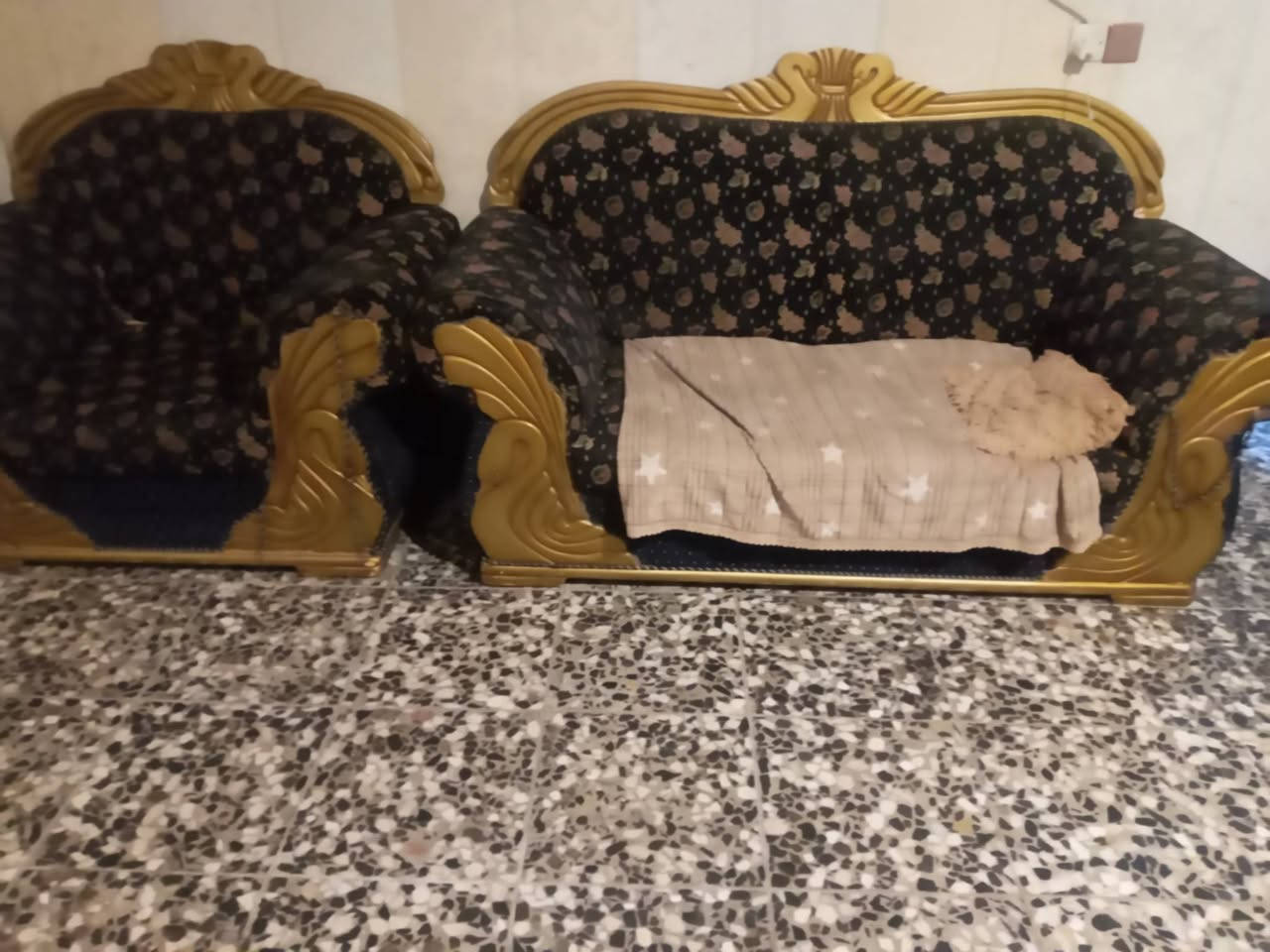 سلام عليكم

غراض مال بيت للبيع
بلازمه 75الف 
مبرده 75الف
غسالى60الف
 ثلاجه100الف 
براد40الف 
دوشك30الف
تخم اربع قطع 50الف
مكاني شرطه الرابعه
وات ساب*********** 
مكلف بل نشر
