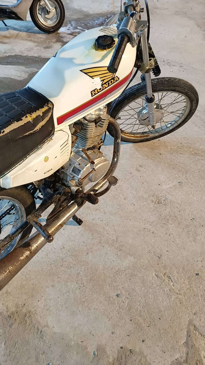 السلام عليكم دراجه نامه للبيع ادوات نضيفه شوف العين مكاني بصره ابو الخصيب الحي العسكري سعر350وبيها مجال رقم :*********** بس واتساب

