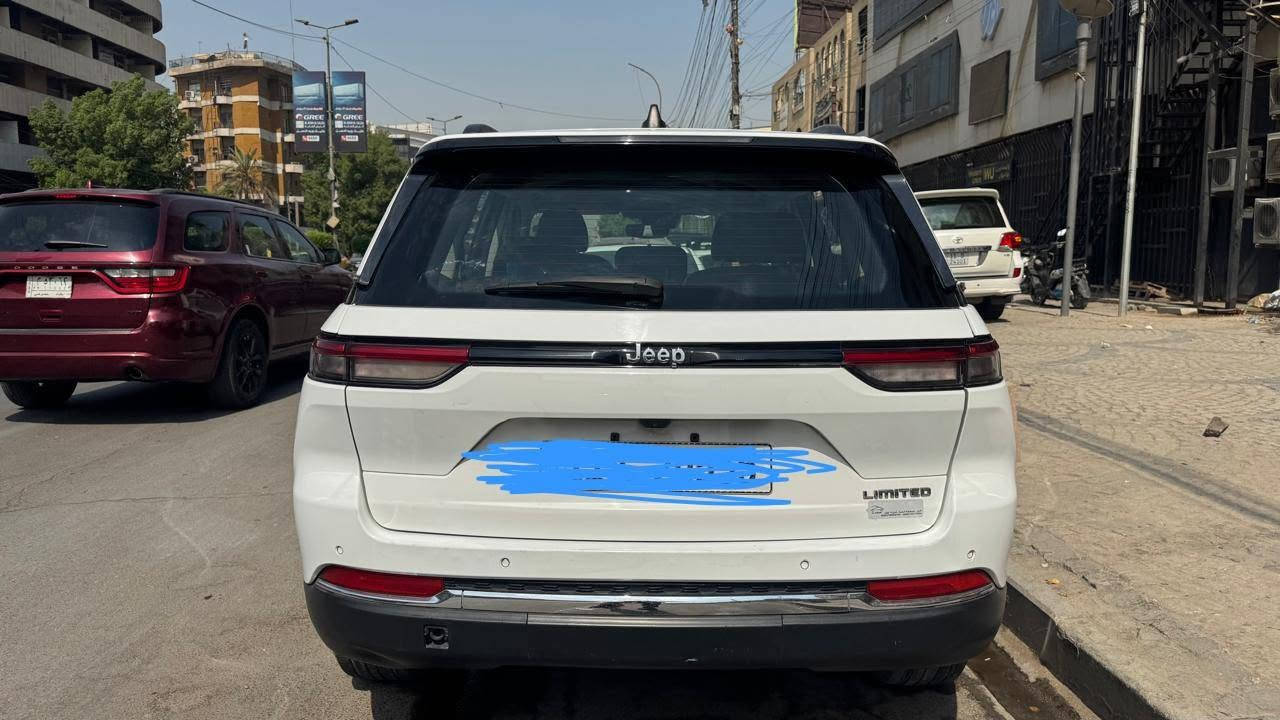 جيب جراند شيروكي. 2023
وارد امريكي 
ماشية 52000
مواصفات كاملة عدى فتحة السقف العلوي
بدون ايرباك 
حادثهه تبديل باب يمين خلفي
*********** 

التواصل على الرقم فقط بي واتساب
رقم بغداد سعر ٢٨٥ ورقة
