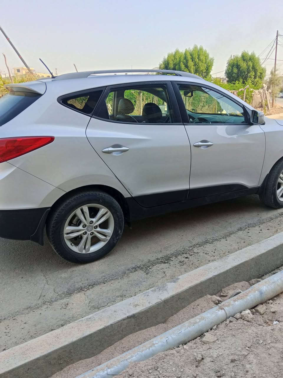 توسان 13 امريكي محرك دوش 2400 رقم بابل فقط بنيد اصلي مبدل بدون دواخل تبريد حداديه كله جديده محرك مفتوح شغل درجه اوله لاتصال *********** مكانه حله المركز السعر 115
