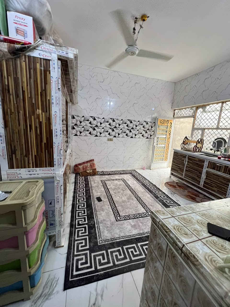 سلام عليكم بيت وعرصه مساحه 280نهايت شارع الوكفه يبعد عن المشروع 80متر الستفسار الرقم***********
