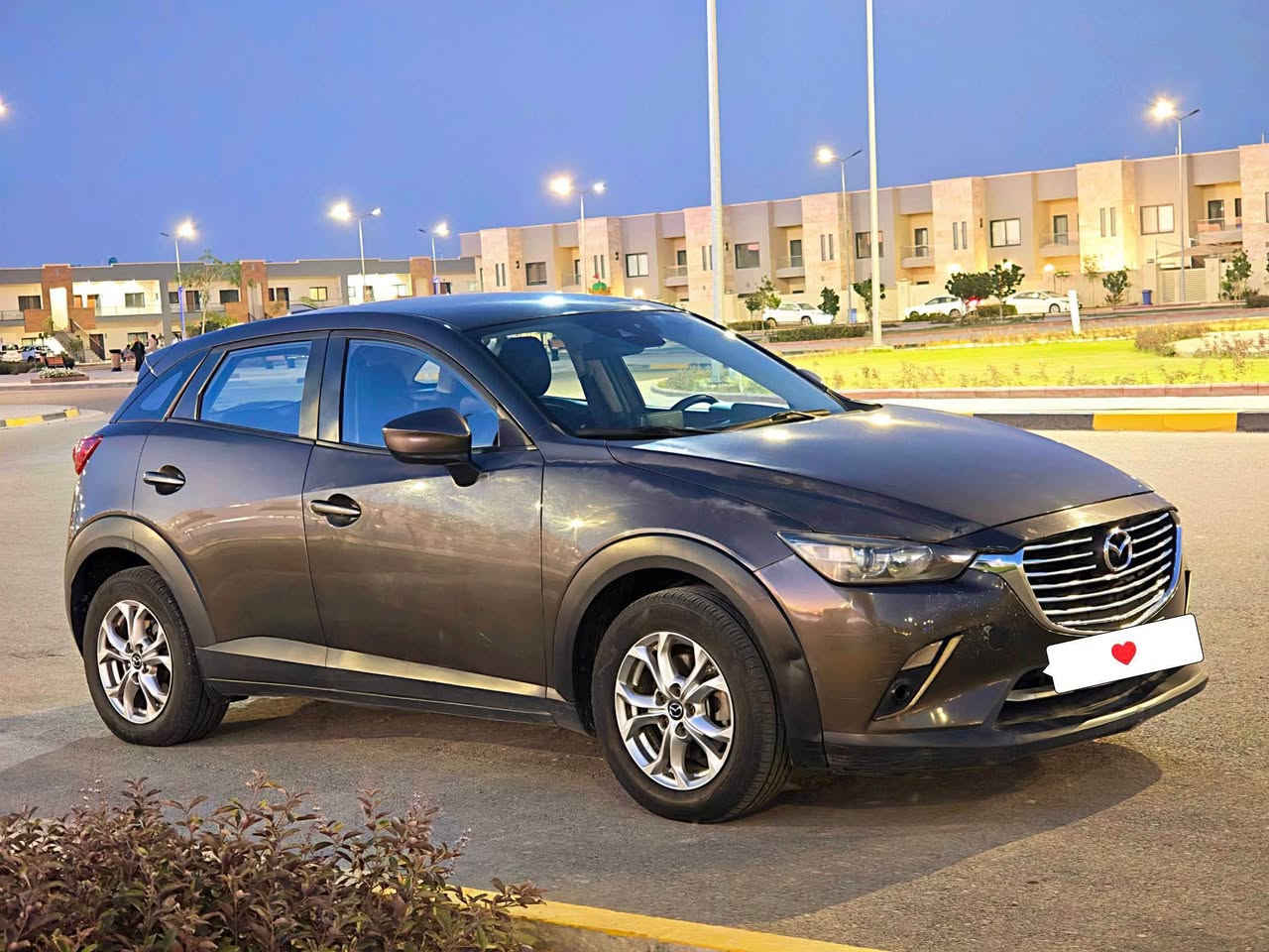 سلام علیکم مازدای cx-3  2018 سەیارەکە دوو پارچەو روبعێک بۆنیتی هەیە پێش و پشتی کەپسە زۆر زۆر جوان ماوەتەوە و تەقەو رەقەی نیە و تازە پێشی توند کراوەتەوە یەک دینار مەسروفی تیا نیە دەبل اکسل راداری پێشەوەیە هیچ هیچ نقوستیانیەکی تیا نیە مەکینە ٢٠ بێ تۆربۆیە واتا مەکینە مەرغوب زۆر بێ مەسرەفە و بەنزینیش کەم دەخوات بە نۆرماڵ کێشەی نیە سەیارەکە لە مۆدیلی خۆی فولە بەس سلاید نیە سعری ١٠٩ وەرەقەیە مەجالێکی کەمیشی تێدایە شوین هەولێر*********** أربيل, العراق

